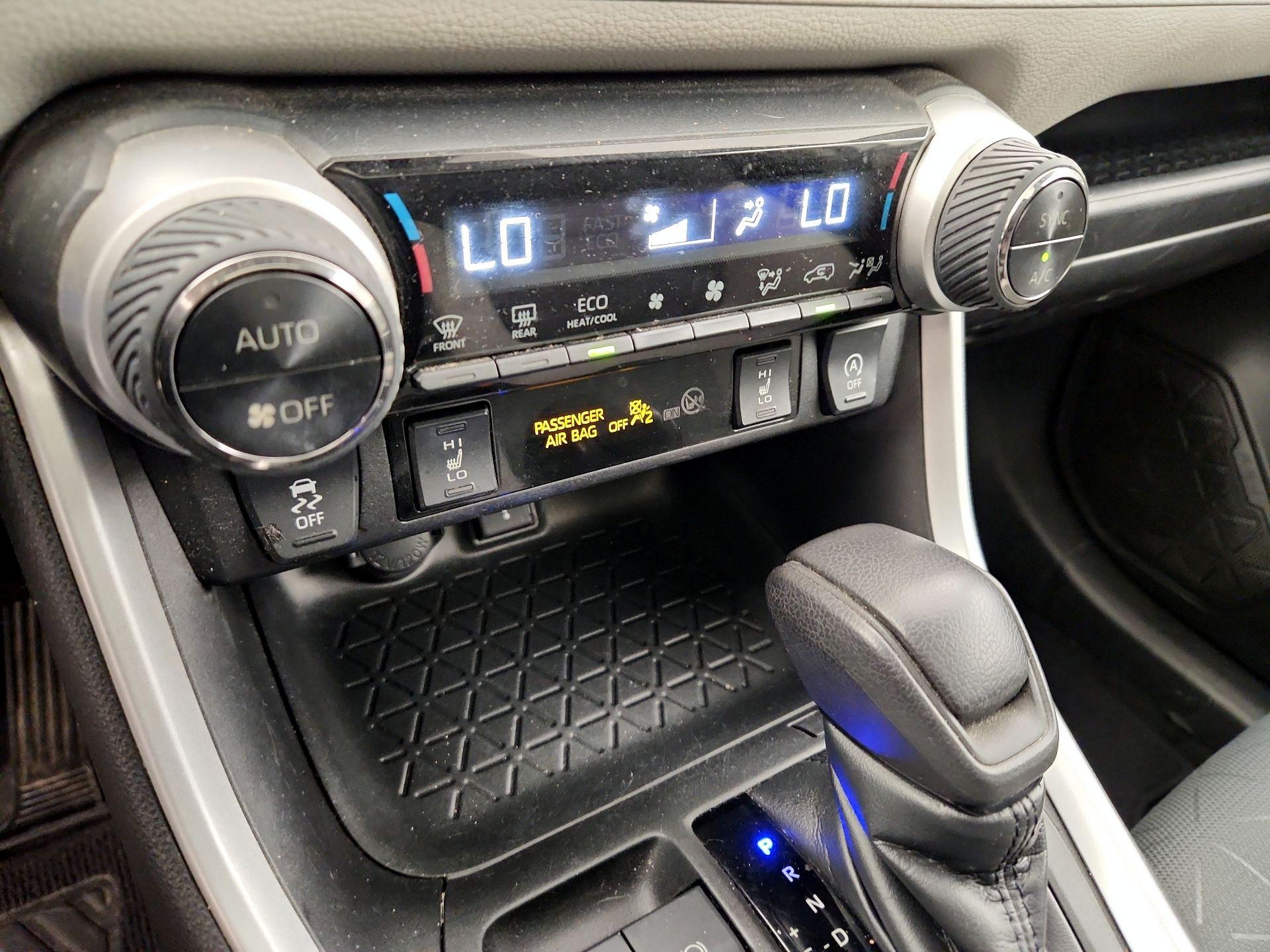 Thumbnail: 2021 Toyota RAV4 - 16