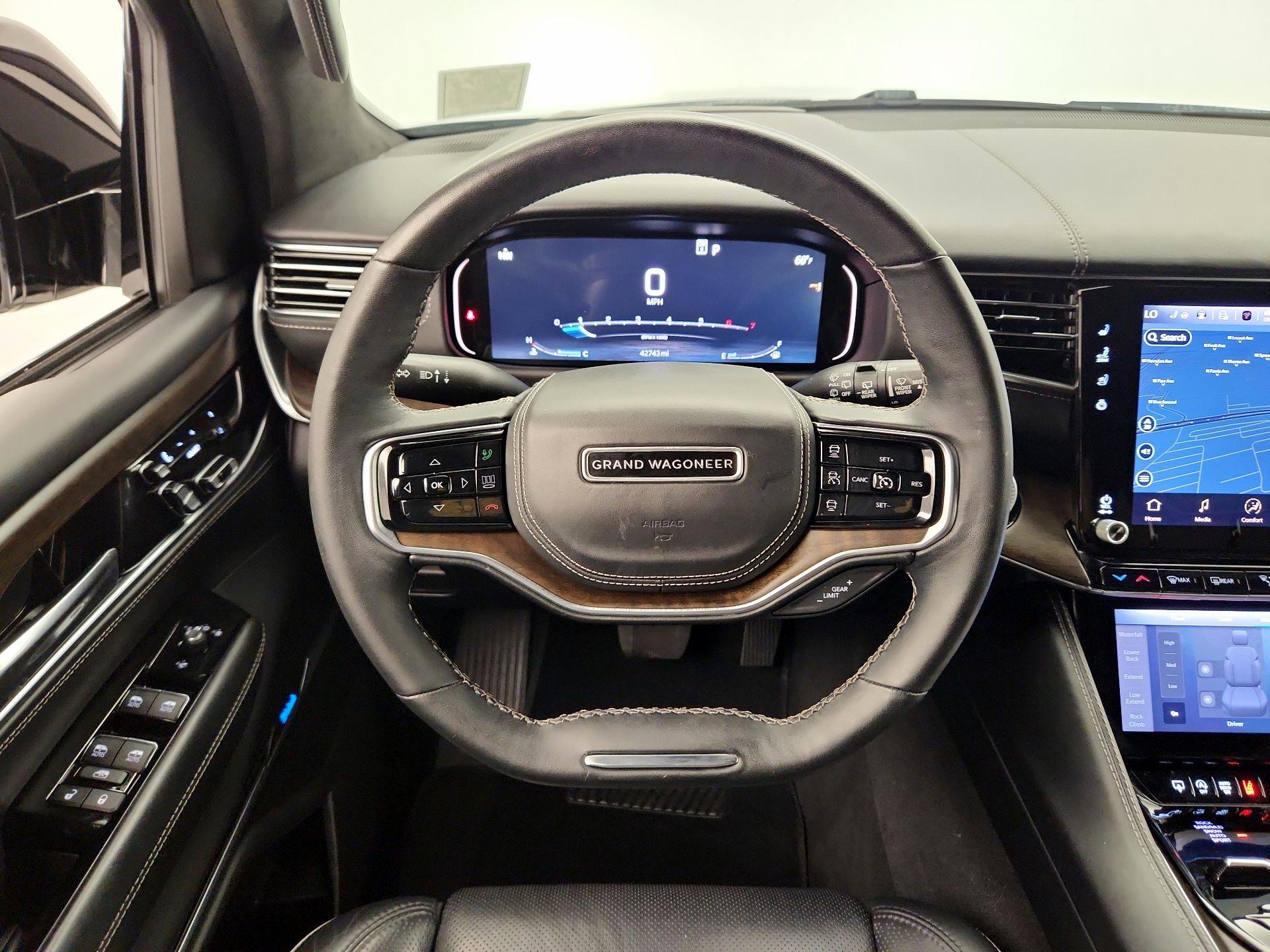 Thumbnail: 2023 Jeep Wagoneer - 10