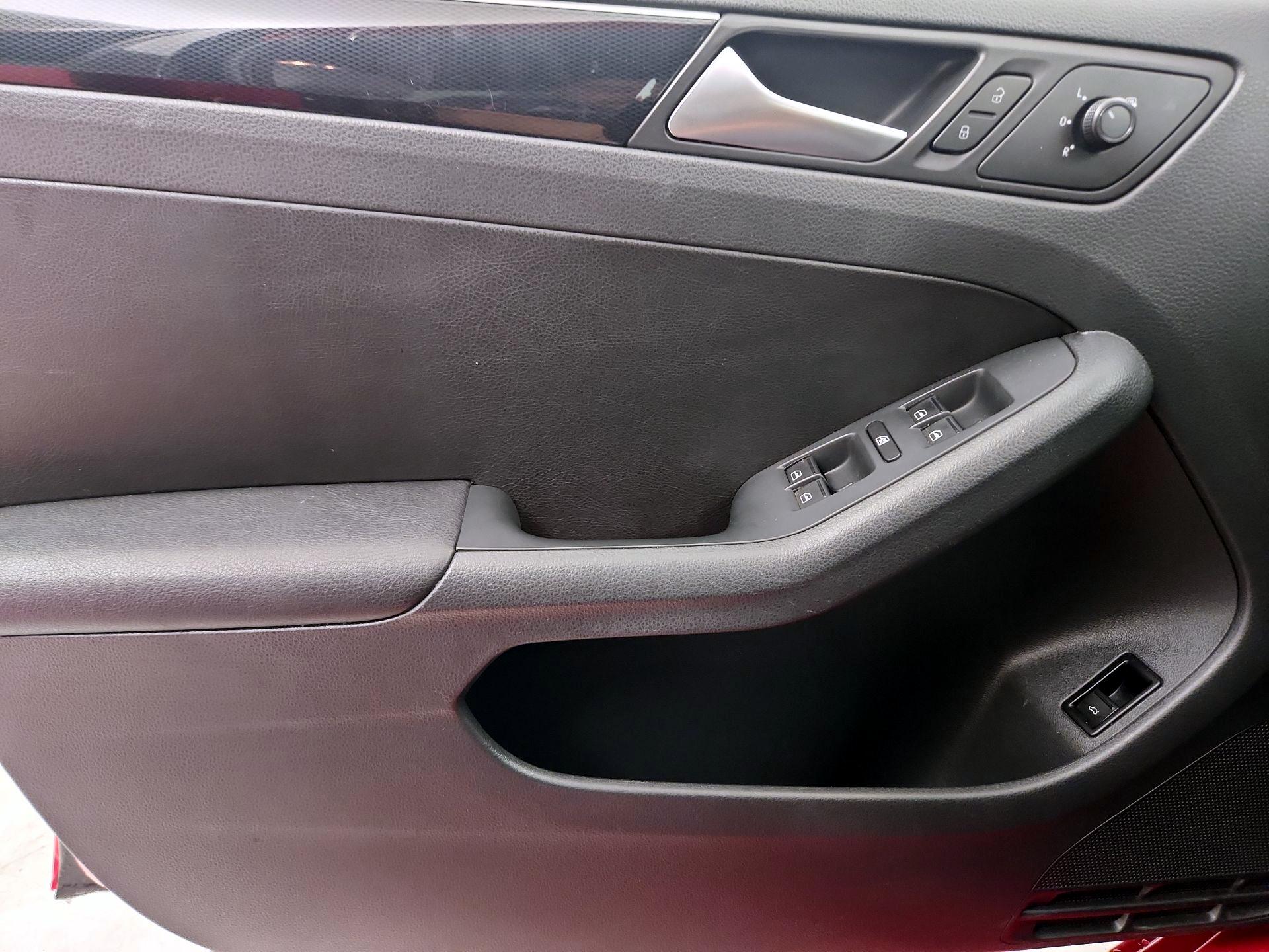 Thumbnail: 2015 Volkswagen Jetta - 12