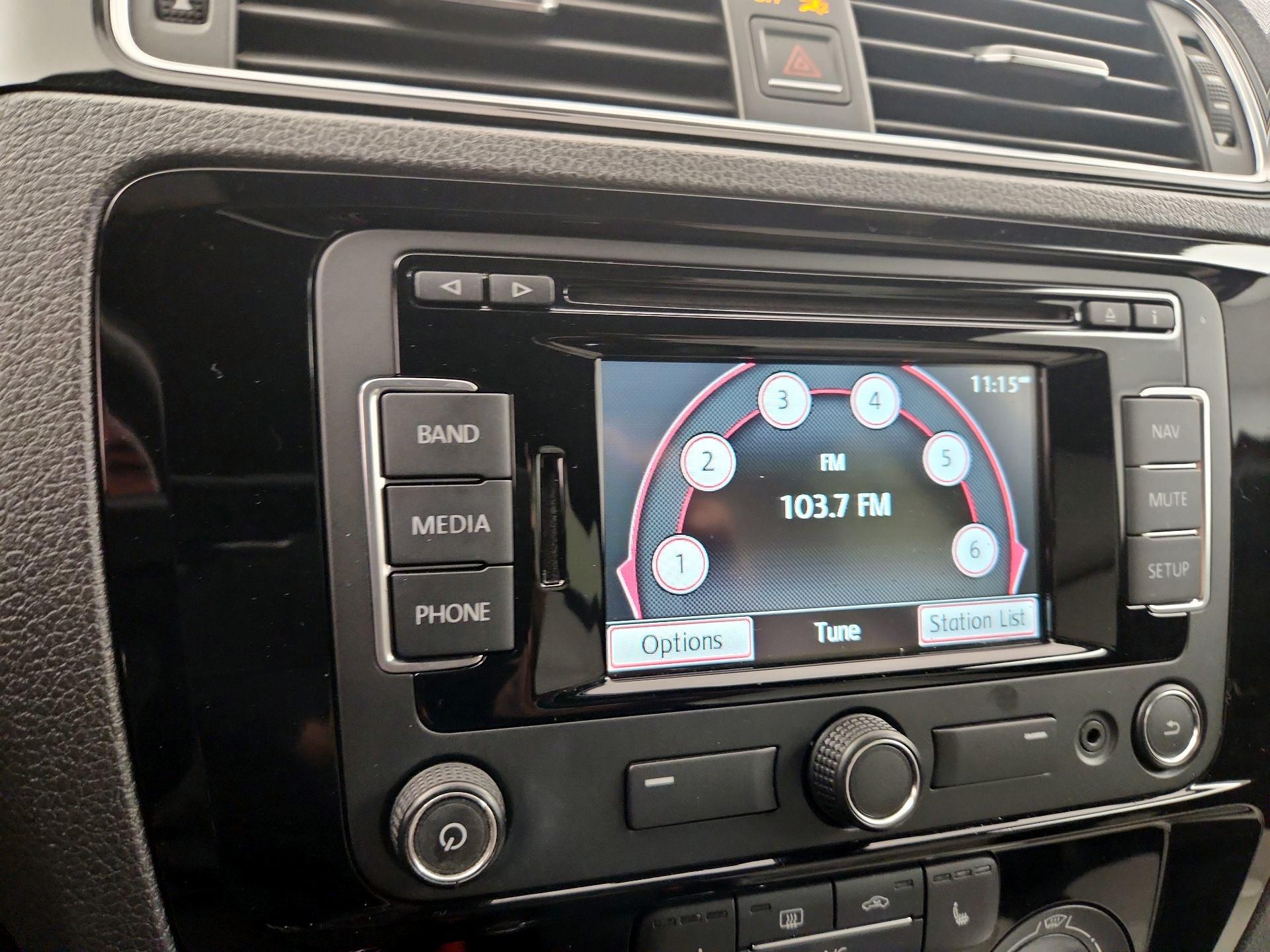 Thumbnail: 2015 Volkswagen Jetta - 16