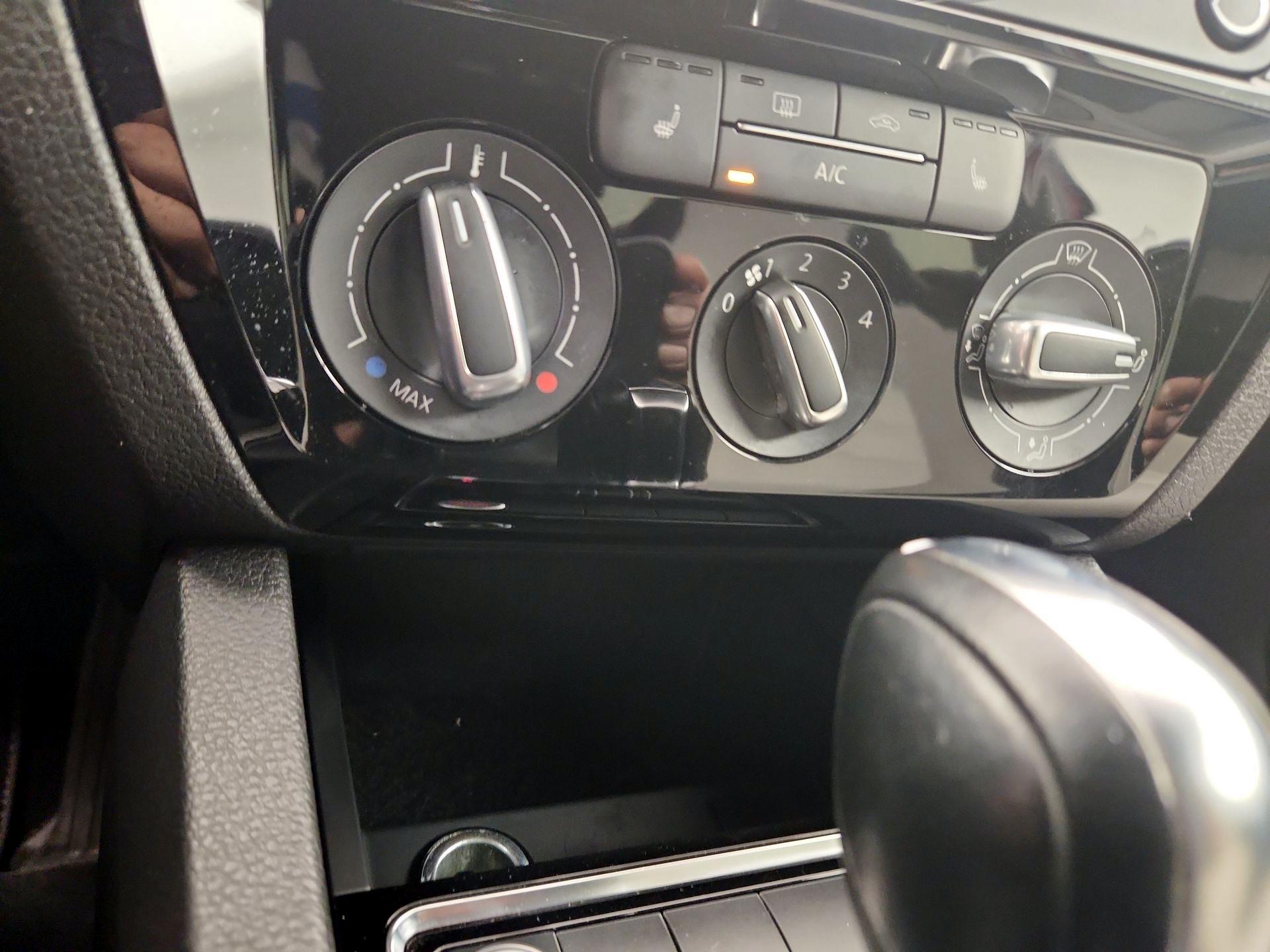 Thumbnail: 2015 Volkswagen Jetta - 17