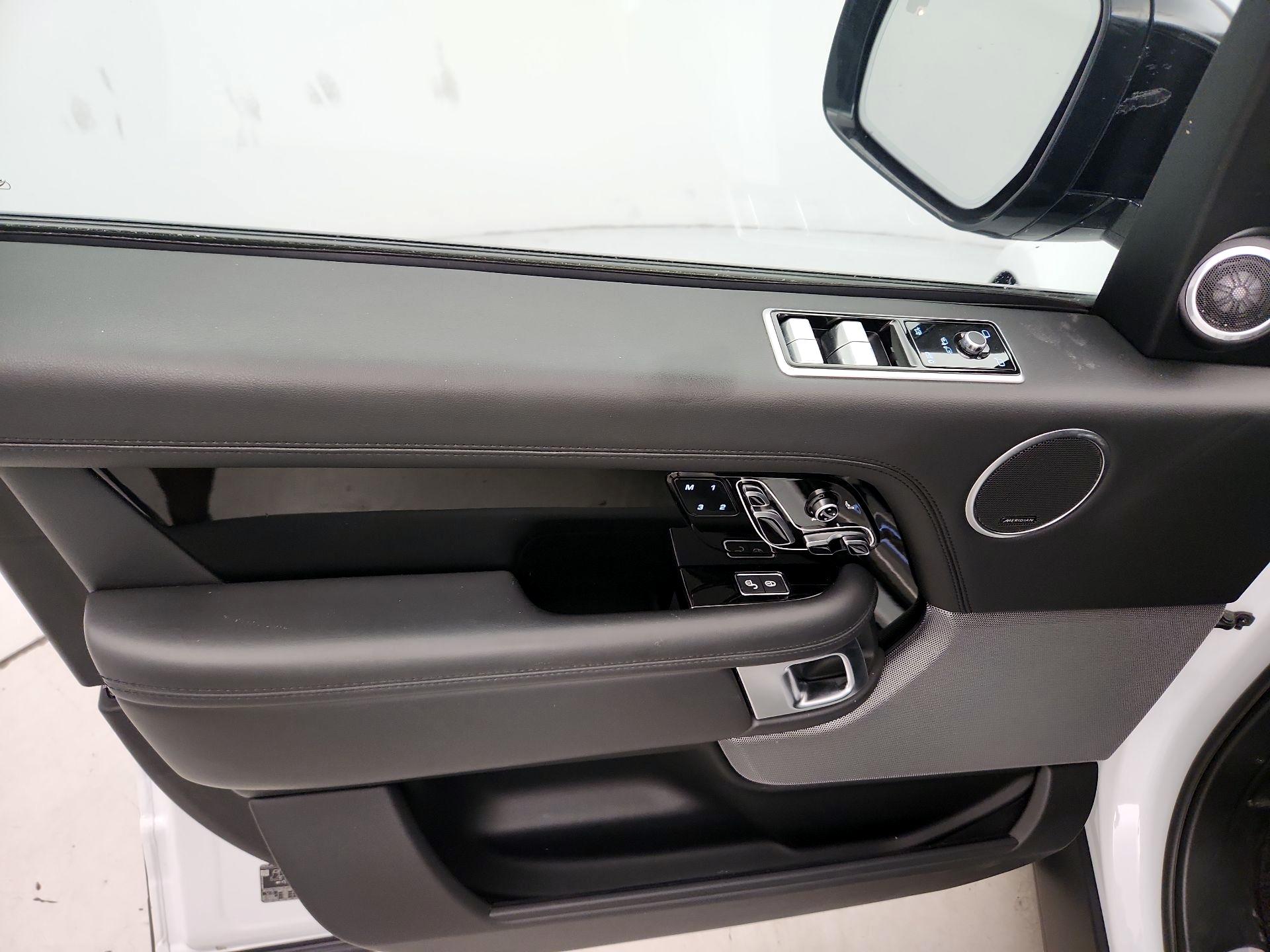 Thumbnail: 2020 Land Rover Range Rover - 12
