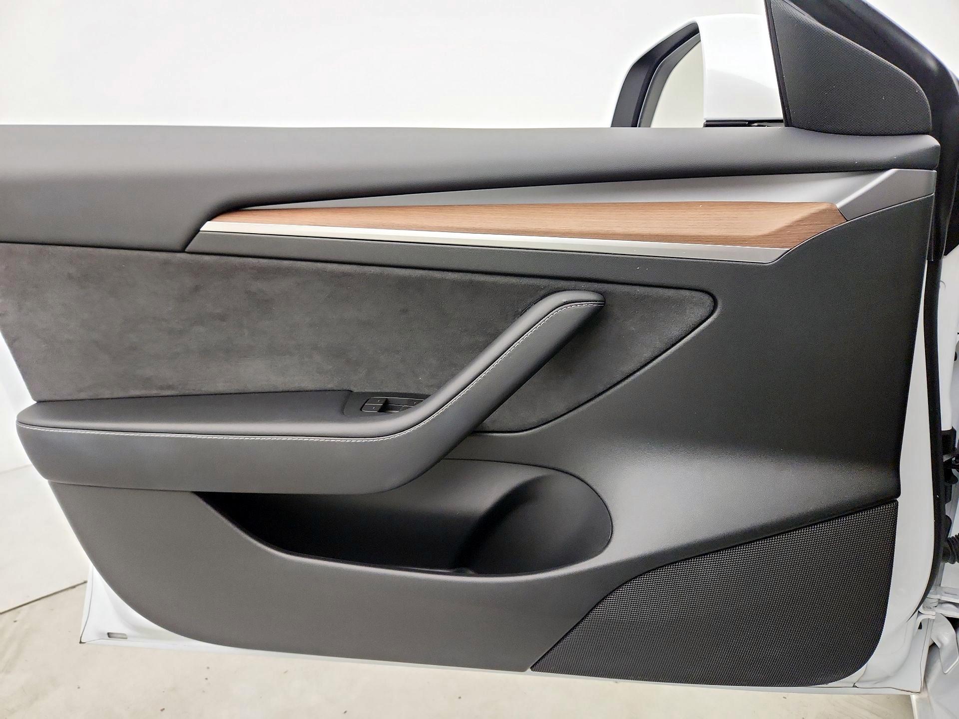Thumbnail: 2023 Tesla Model 3 - 12