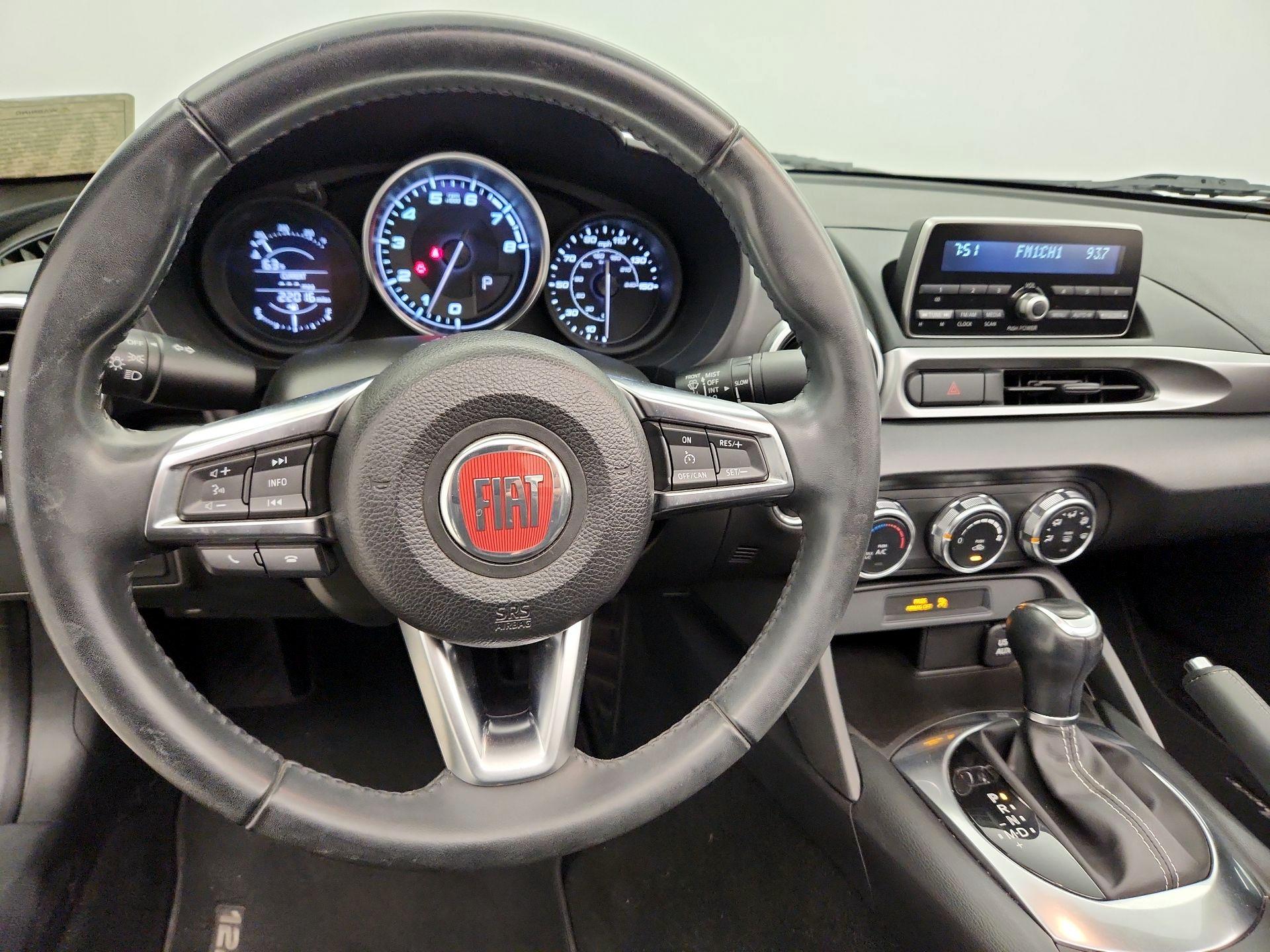 Thumbnail: 2017 Fiat 124 Spider - 10