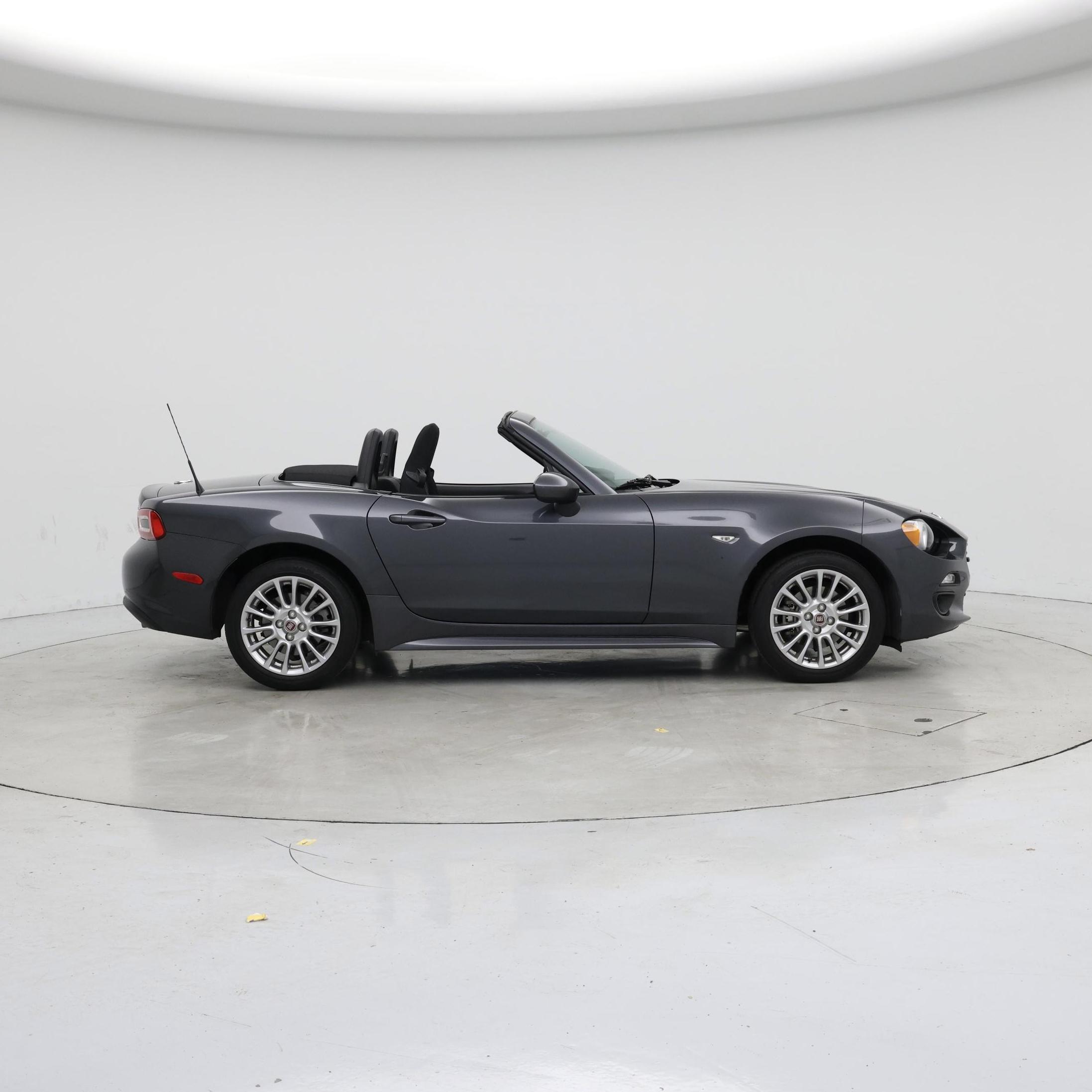 Thumbnail: 2017 Fiat 124 Spider - 7