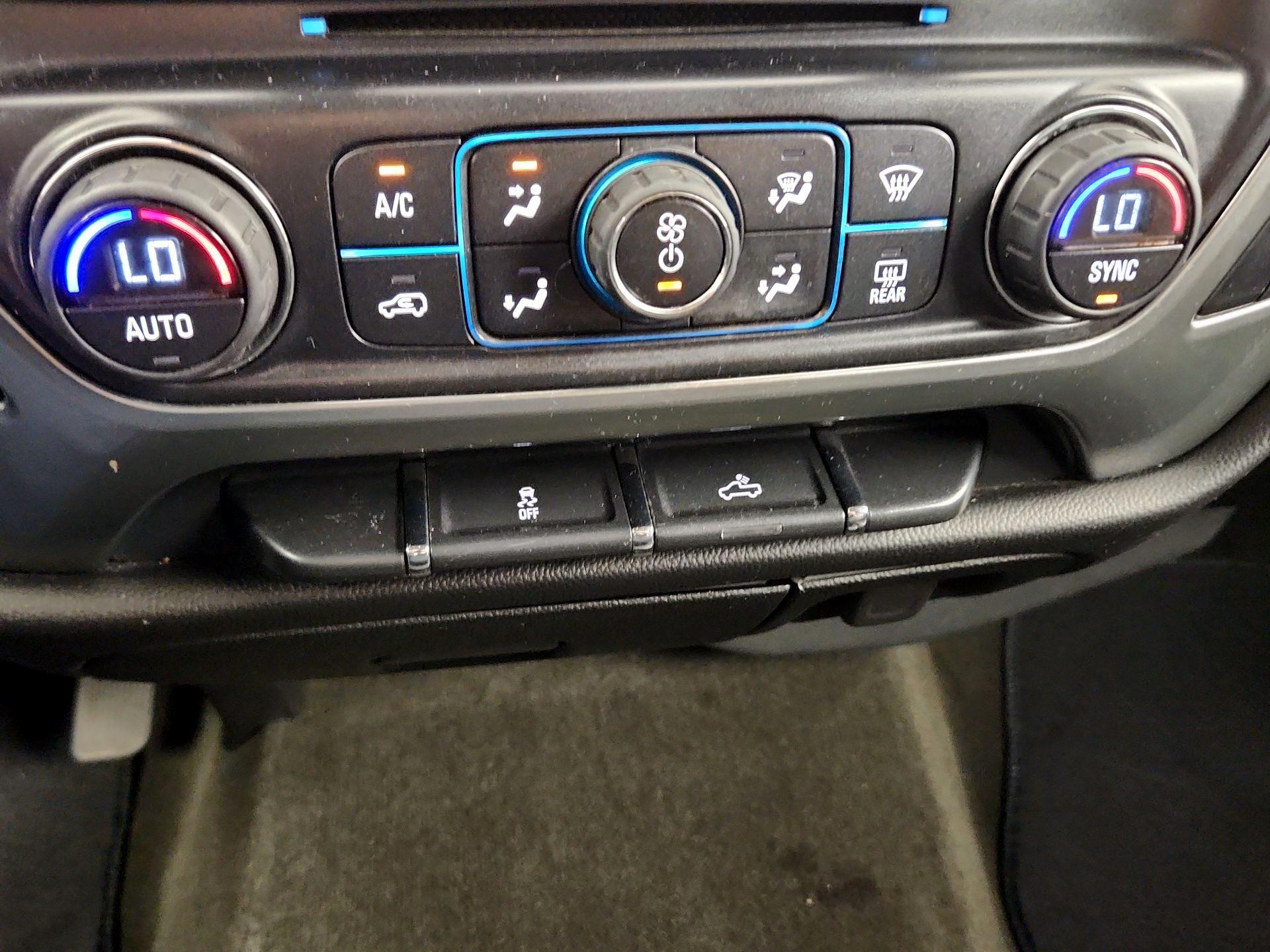 Thumbnail: 2015 Chevrolet Silverado 1500 - 16