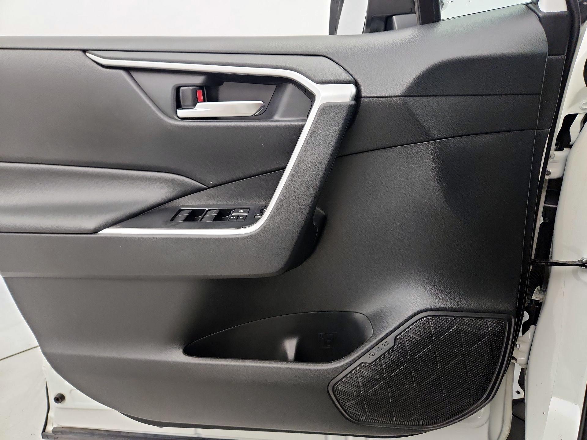 Thumbnail: 2021 Toyota RAV4 - 12
