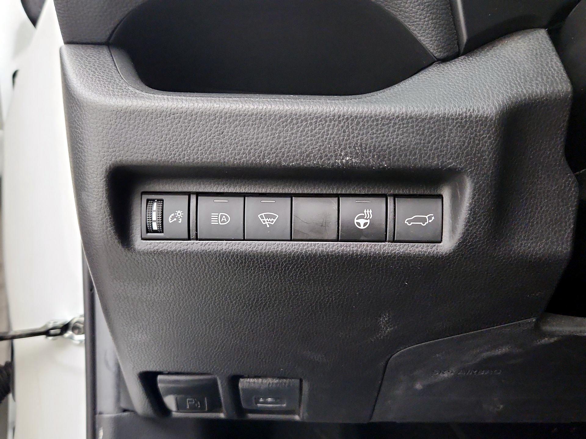 Thumbnail: 2021 Toyota RAV4 - 13