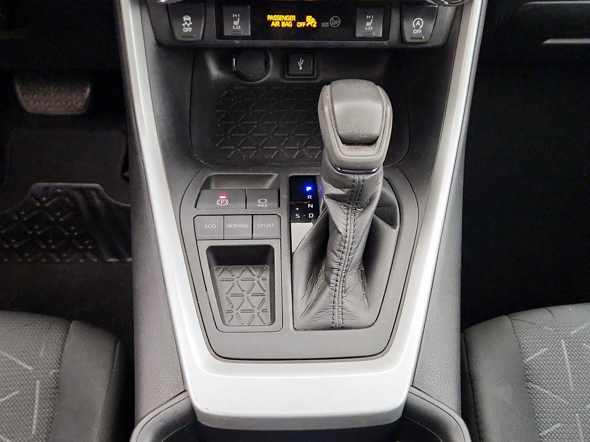 Thumbnail: 2021 Toyota RAV4 - 17