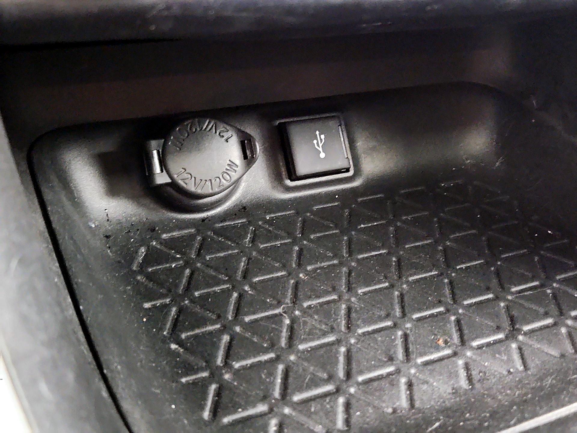 Thumbnail: 2021 Toyota RAV4 - 18