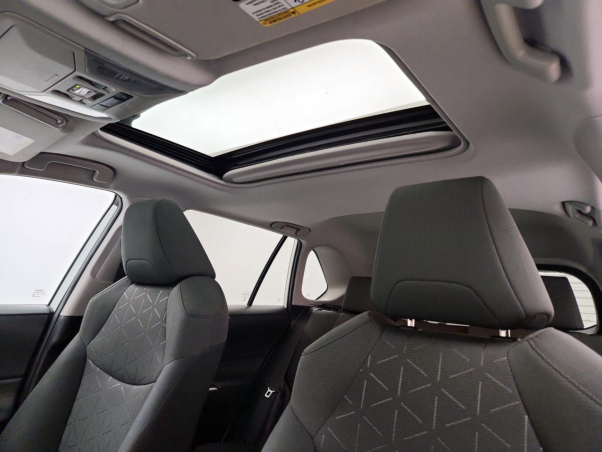 Thumbnail: 2021 Toyota RAV4 - 19