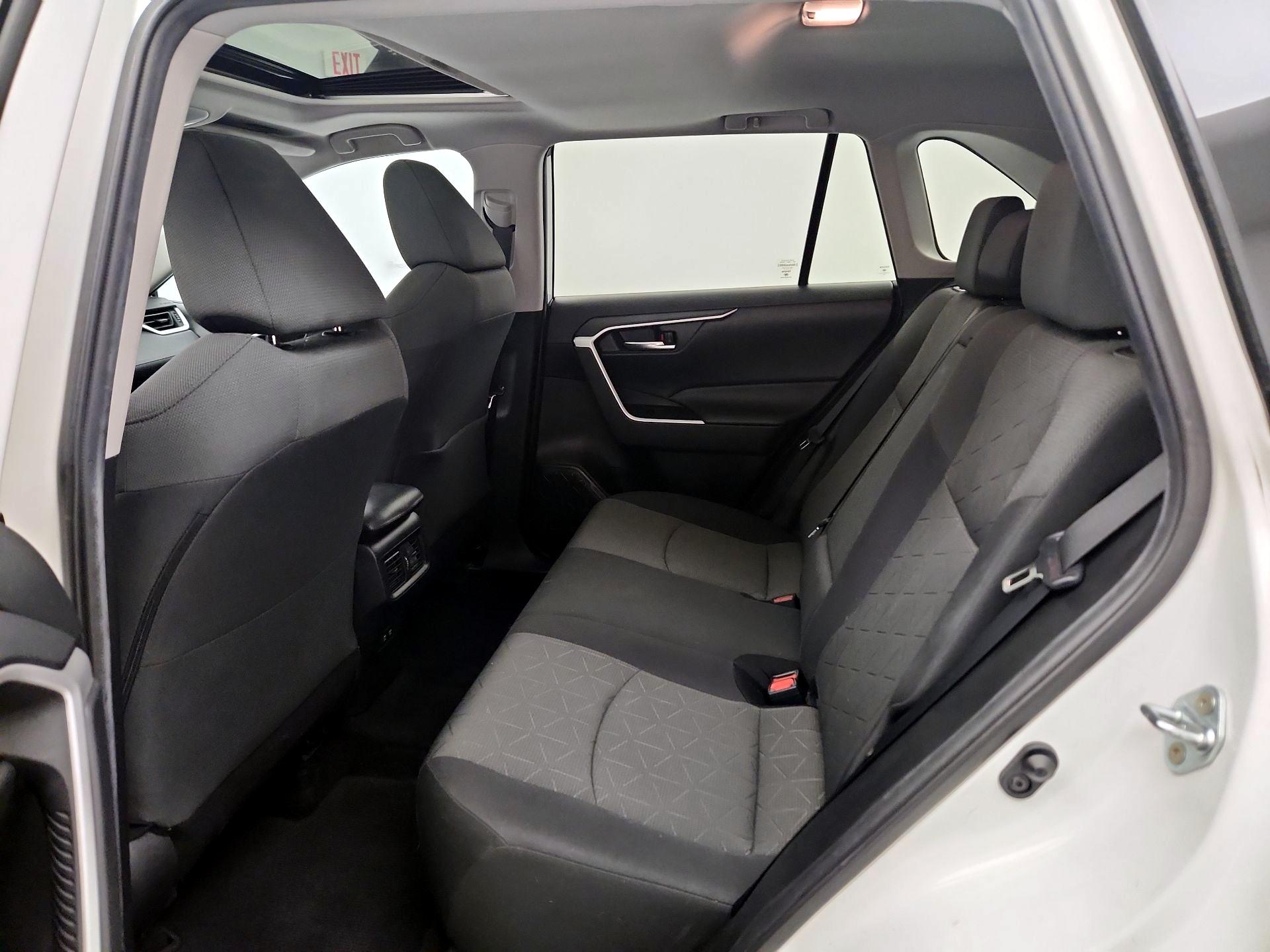 Thumbnail: 2021 Toyota RAV4 - 20