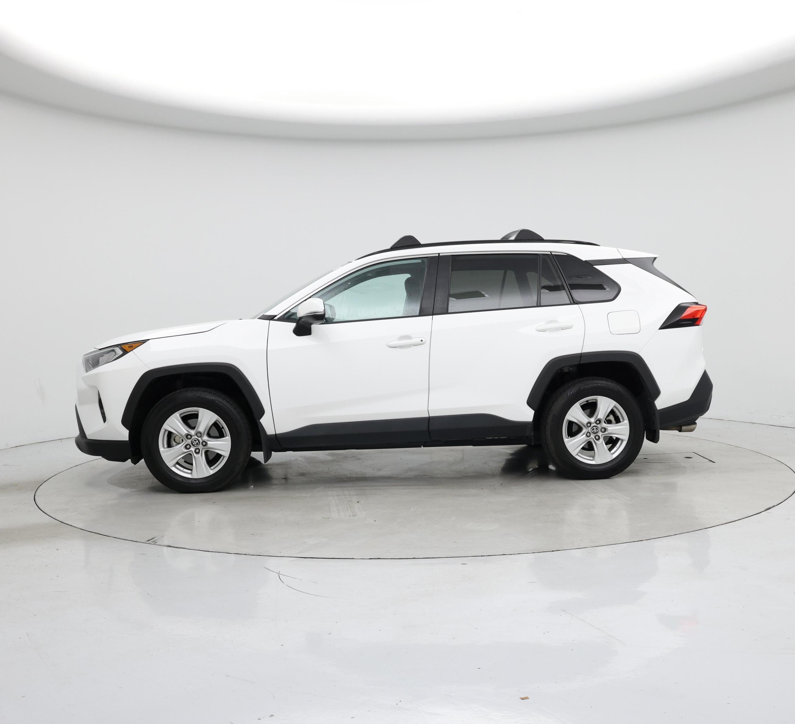 Thumbnail: 2021 Toyota RAV4 - 3