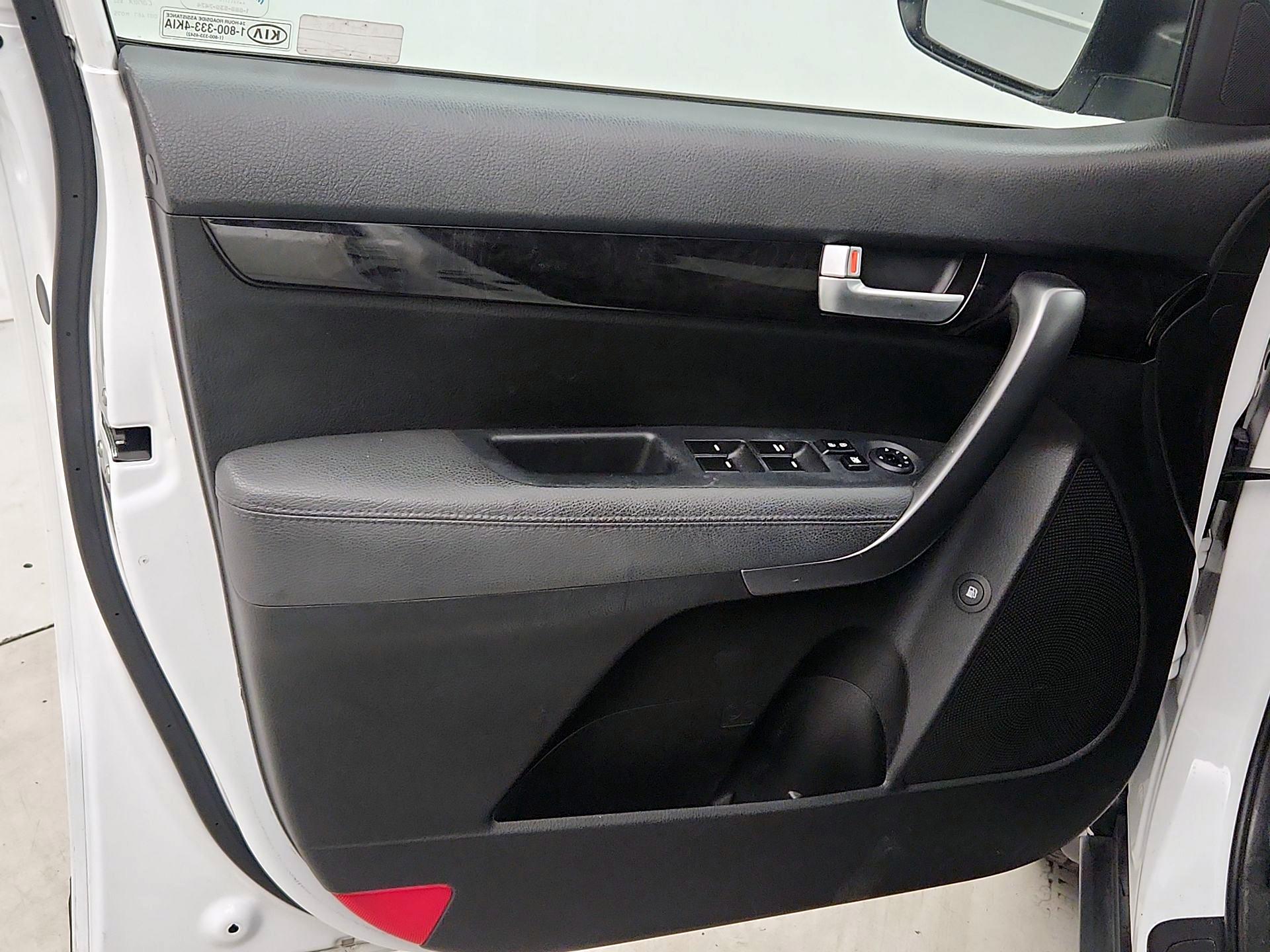 Thumbnail: 2014 Kia Sorento - 12