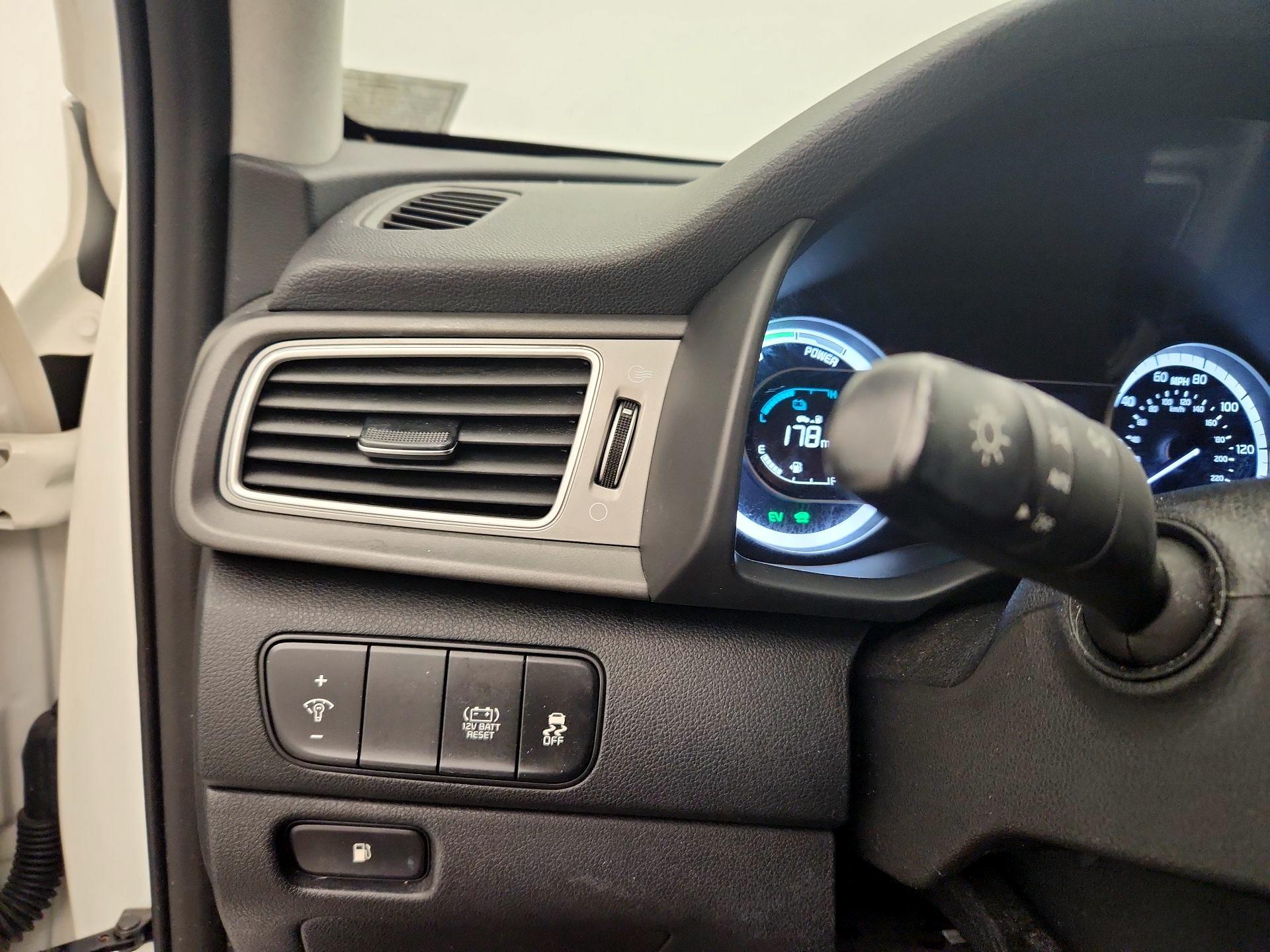Thumbnail: 2019 Kia Niro - 13