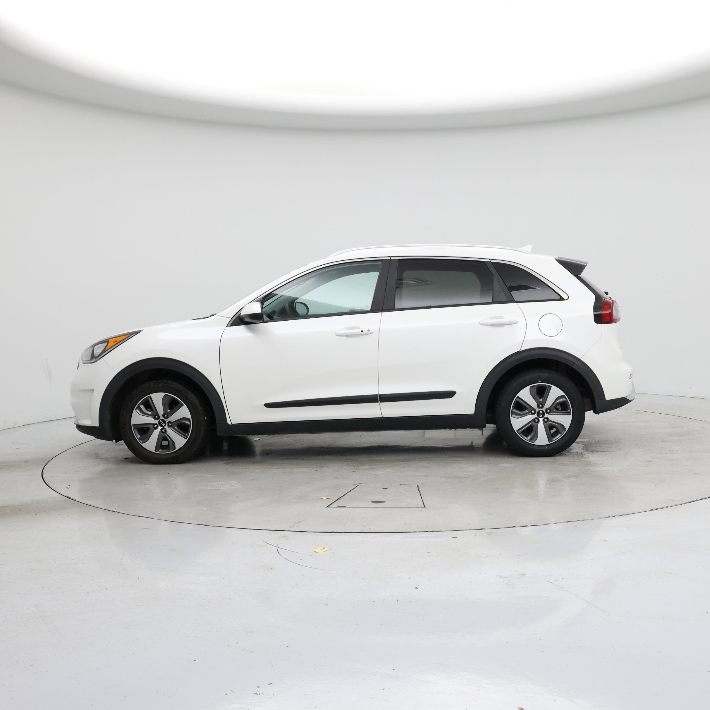 Thumbnail: 2019 Kia Niro - 3