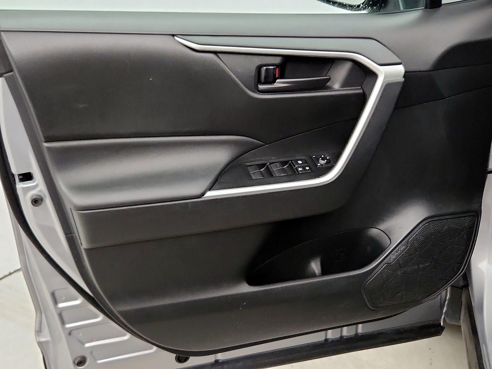 Thumbnail: 2021 Toyota RAV4 - 12
