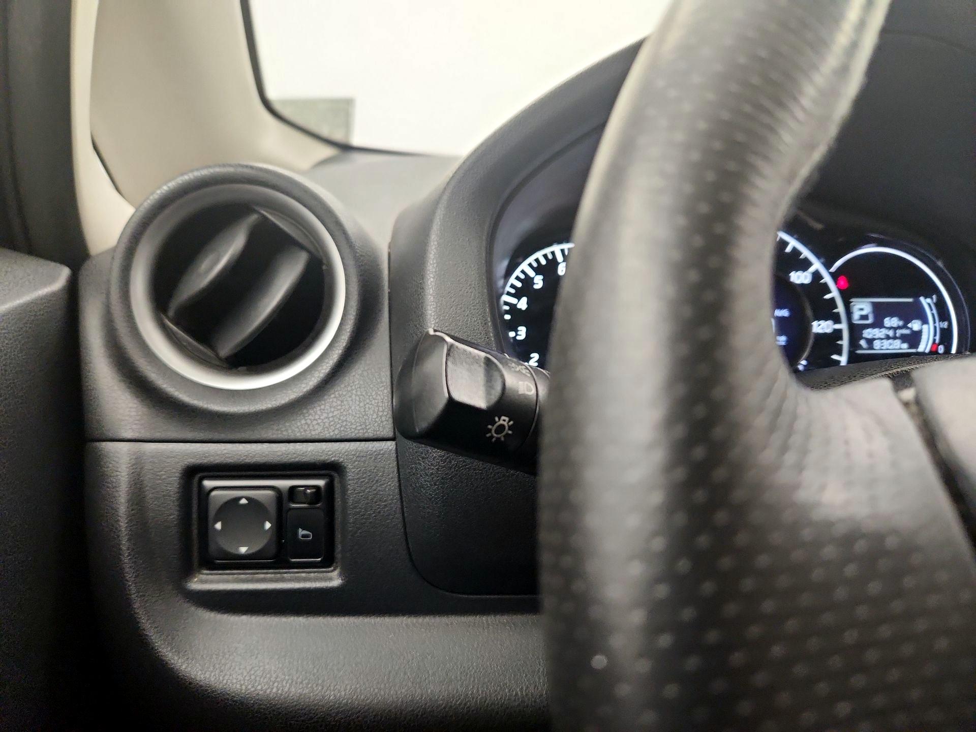 Thumbnail: 2015 Nissan Versa Note - 13