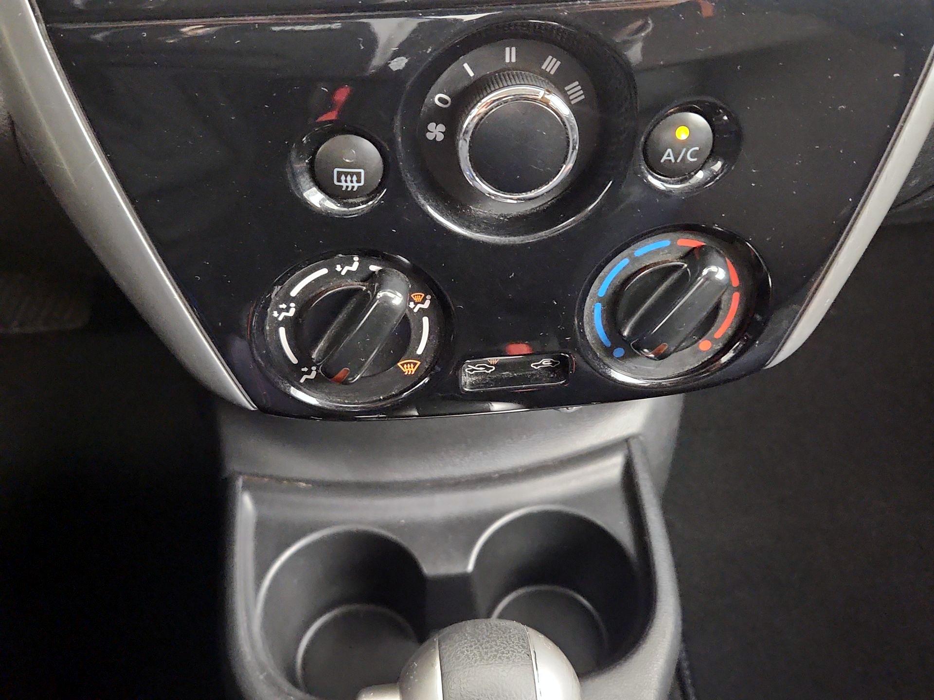Thumbnail: 2015 Nissan Versa Note - 16