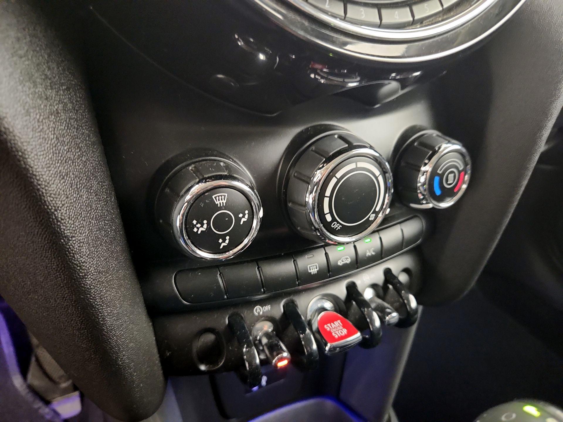 Thumbnail: 2019 MINI Cooper Hardtop - 16