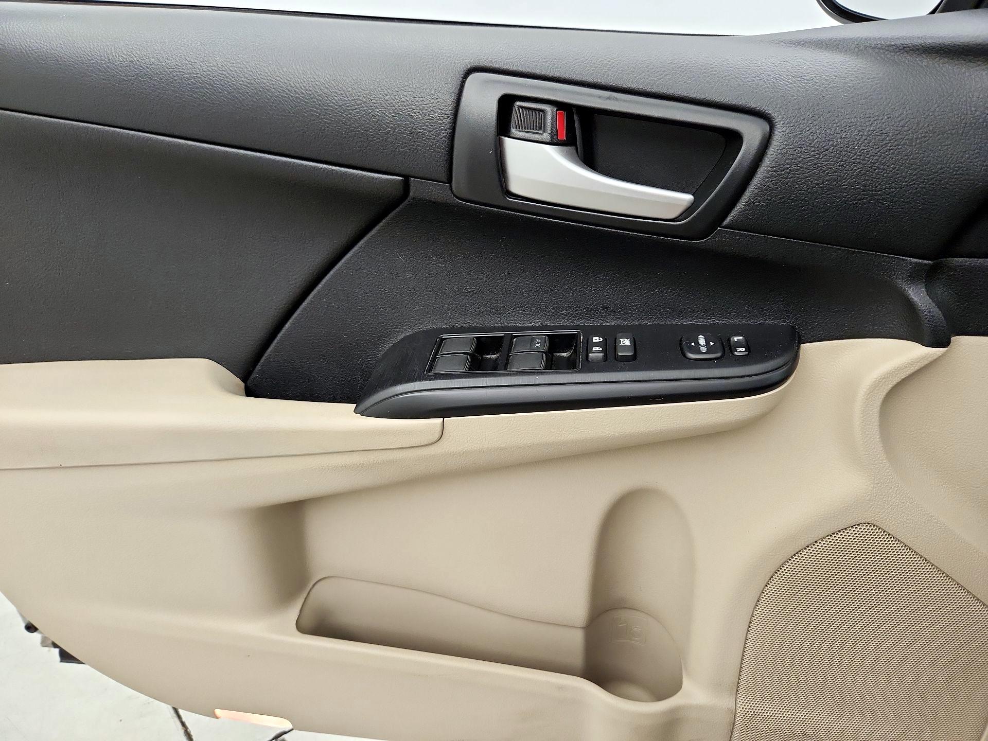Thumbnail: 2014 Toyota Camry - 12