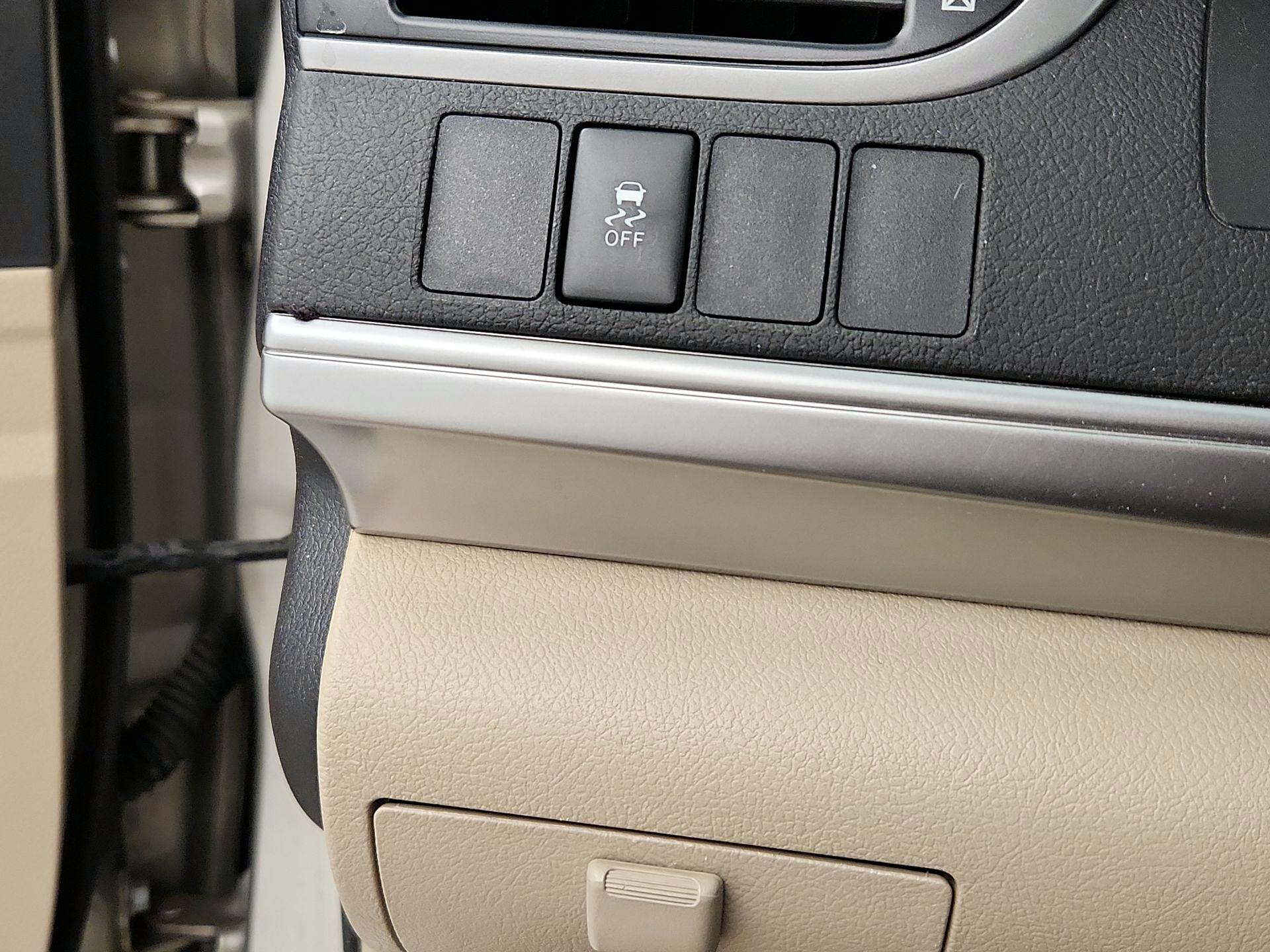 Thumbnail: 2014 Toyota Camry - 13