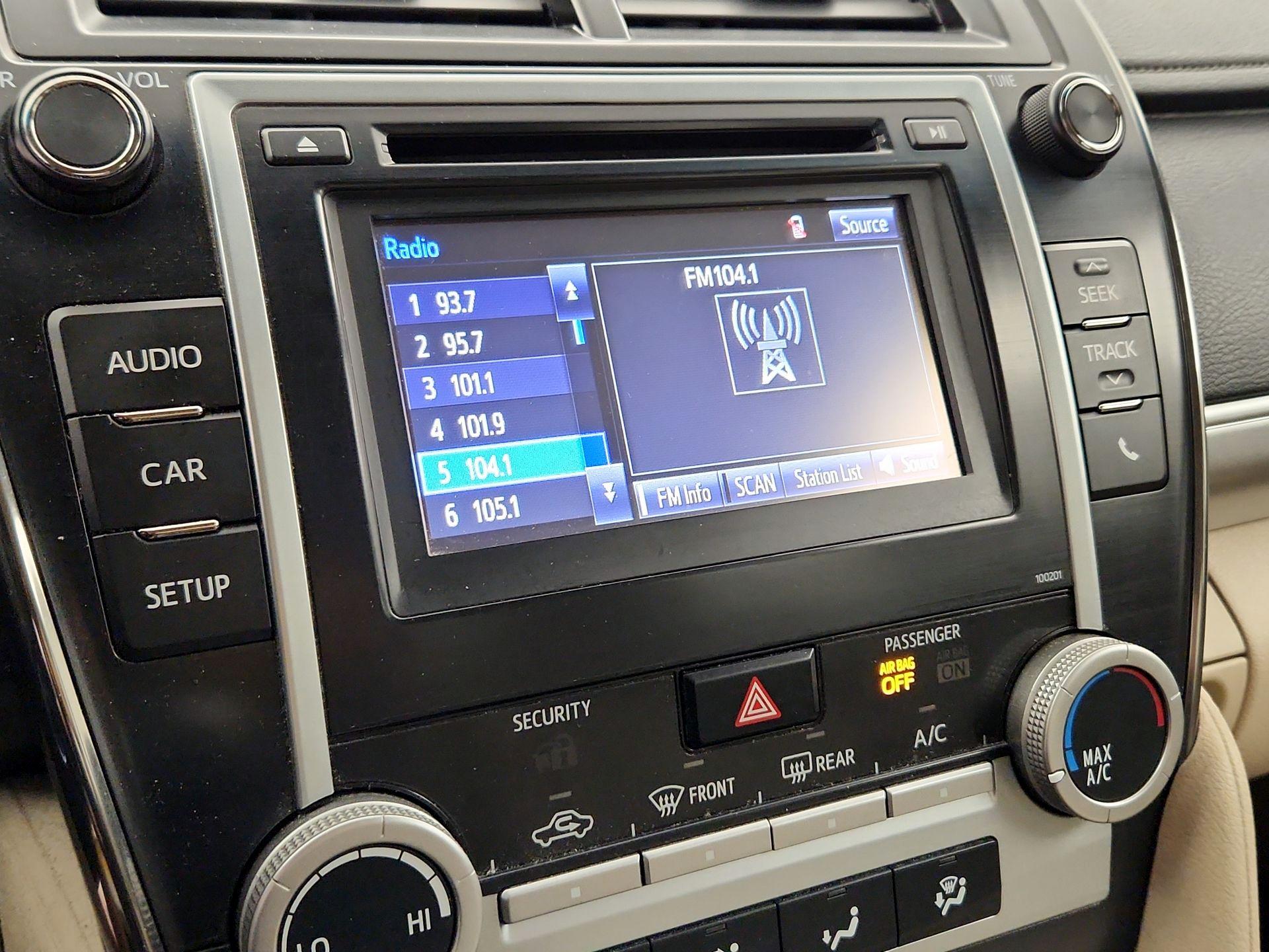 Thumbnail: 2014 Toyota Camry - 15
