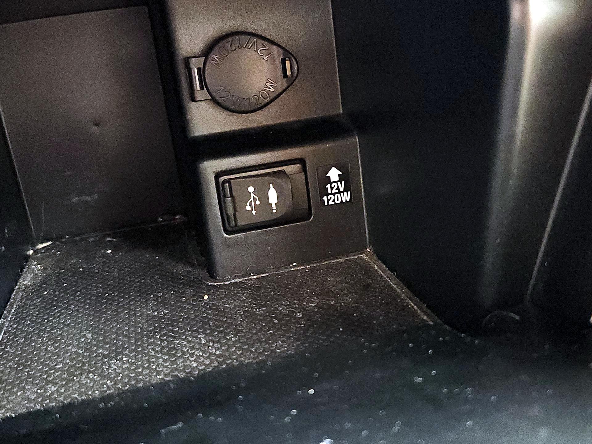 Thumbnail: 2014 Toyota Camry - 18