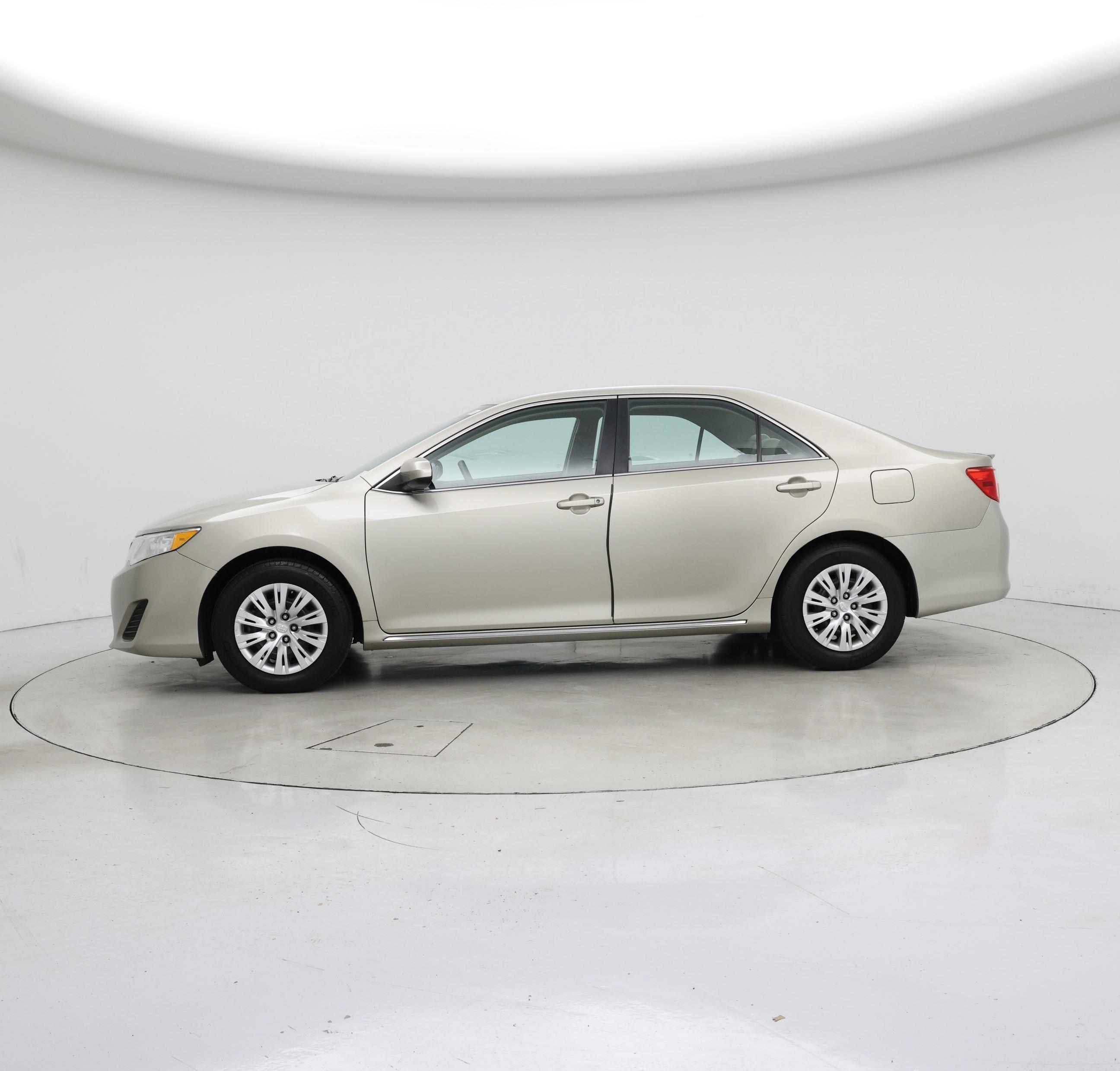 Thumbnail: 2014 Toyota Camry - 3