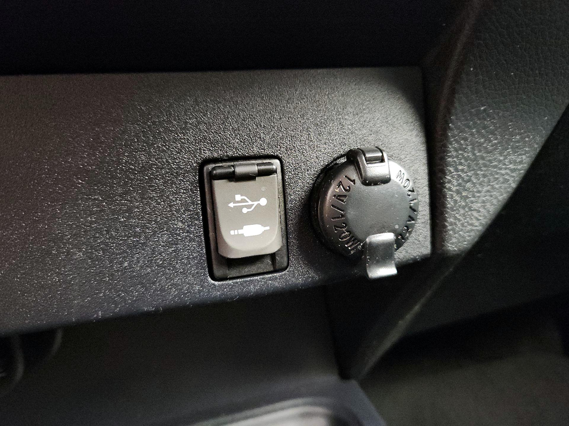 Thumbnail: 2018 Toyota RAV4 - 18