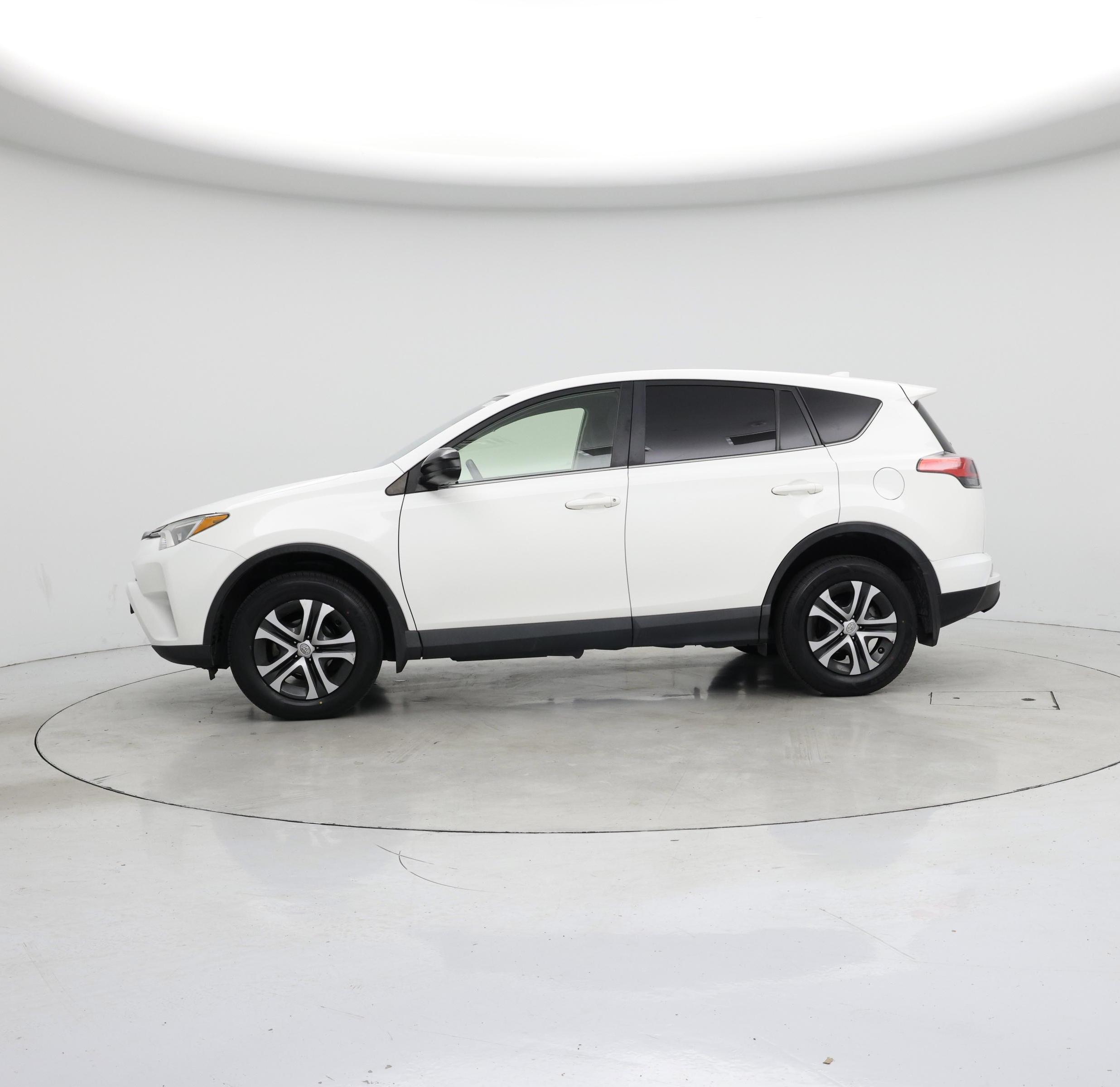 Thumbnail: 2018 Toyota RAV4 - 3