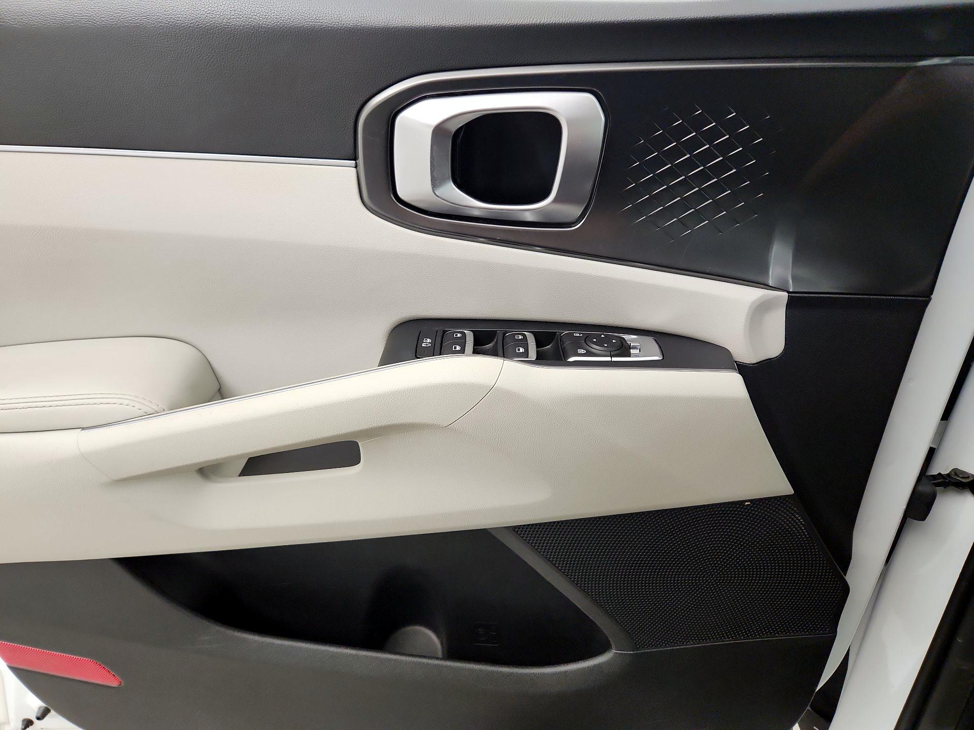 Thumbnail: 2023 Kia Sorento - 12