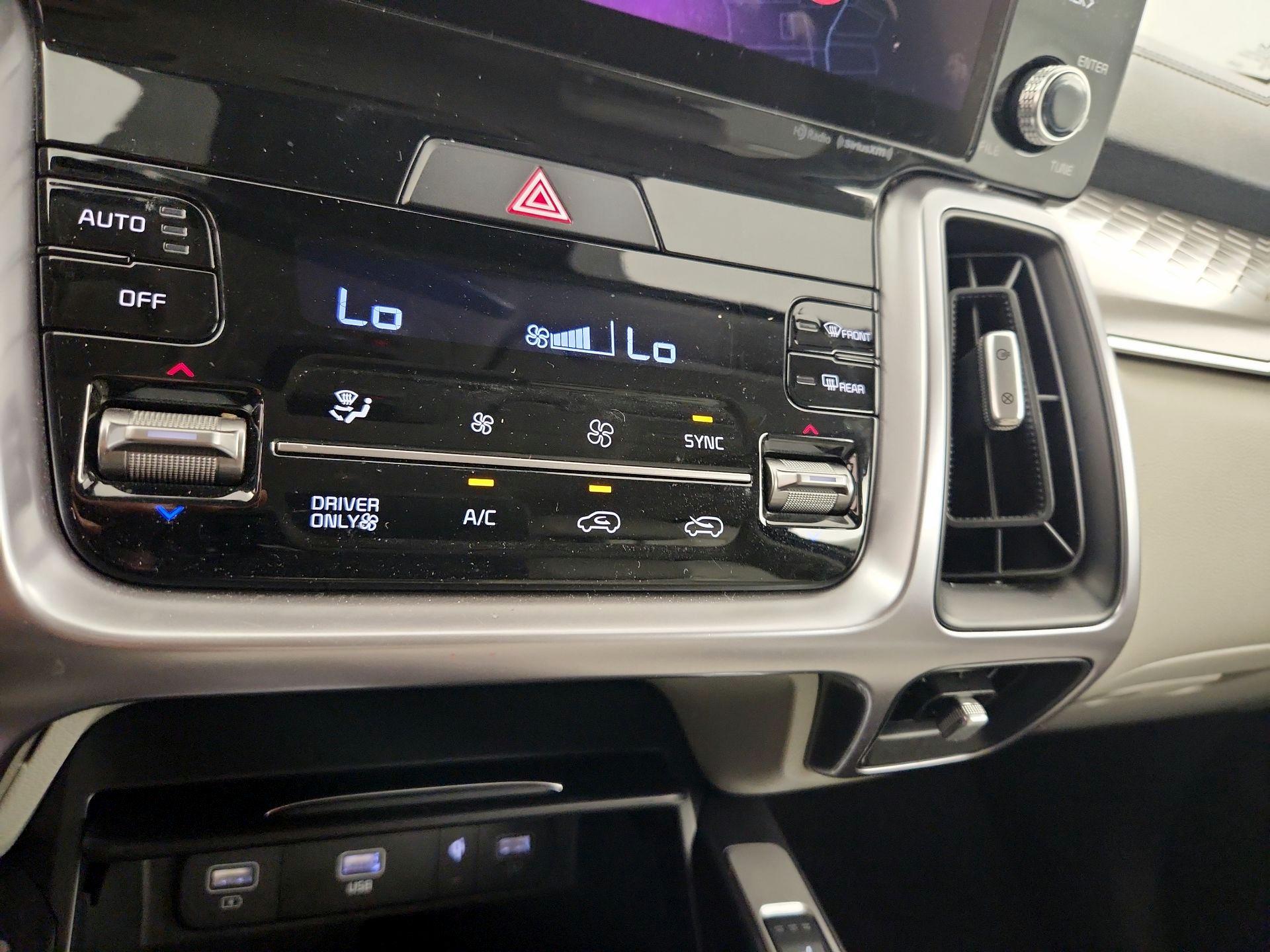 Thumbnail: 2023 Kia Sorento - 17