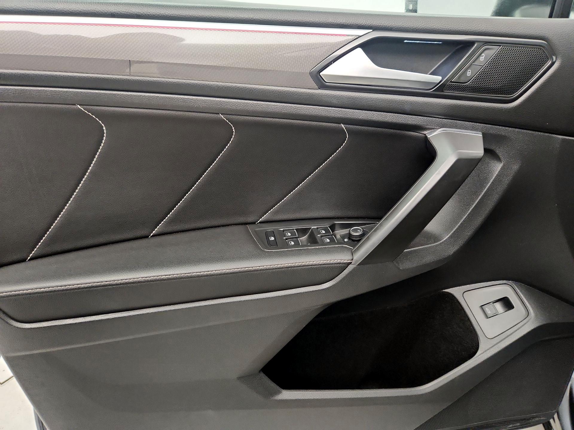 Thumbnail: 2022 Volkswagen Tiguan - 12