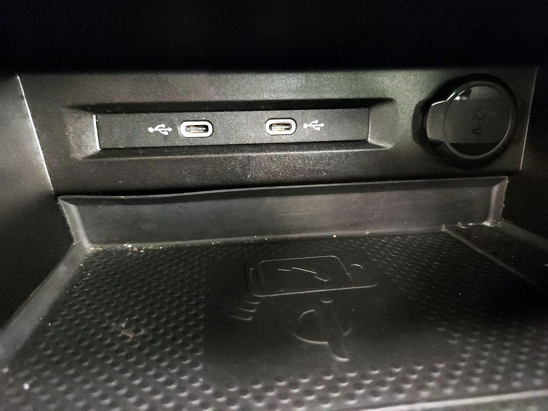 Thumbnail: 2022 Volkswagen Tiguan - 18