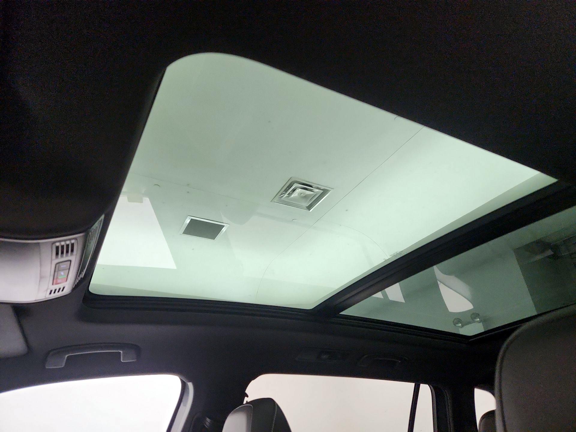 Thumbnail: 2022 Volkswagen Tiguan - 19