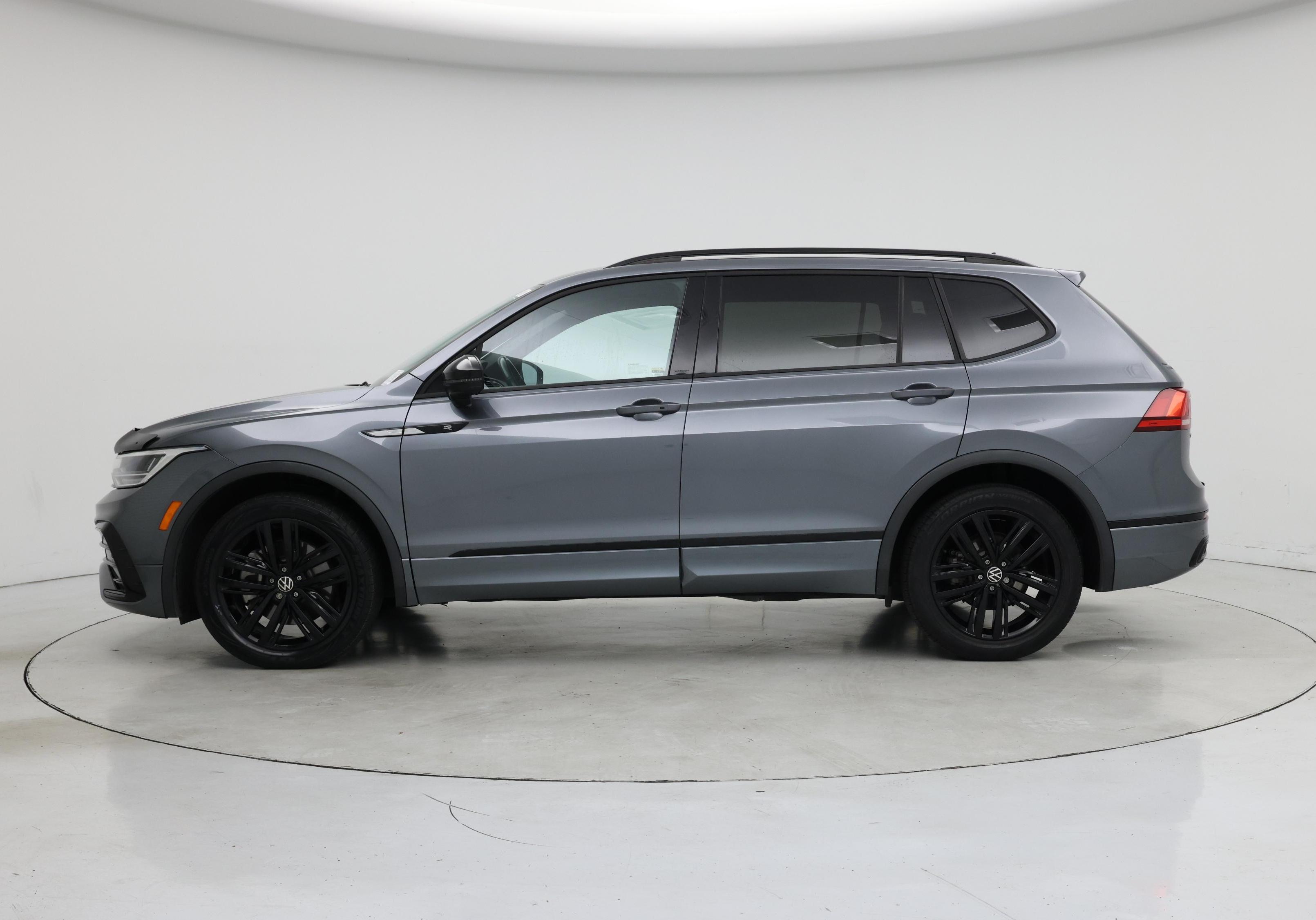 Thumbnail: 2022 Volkswagen Tiguan - 3