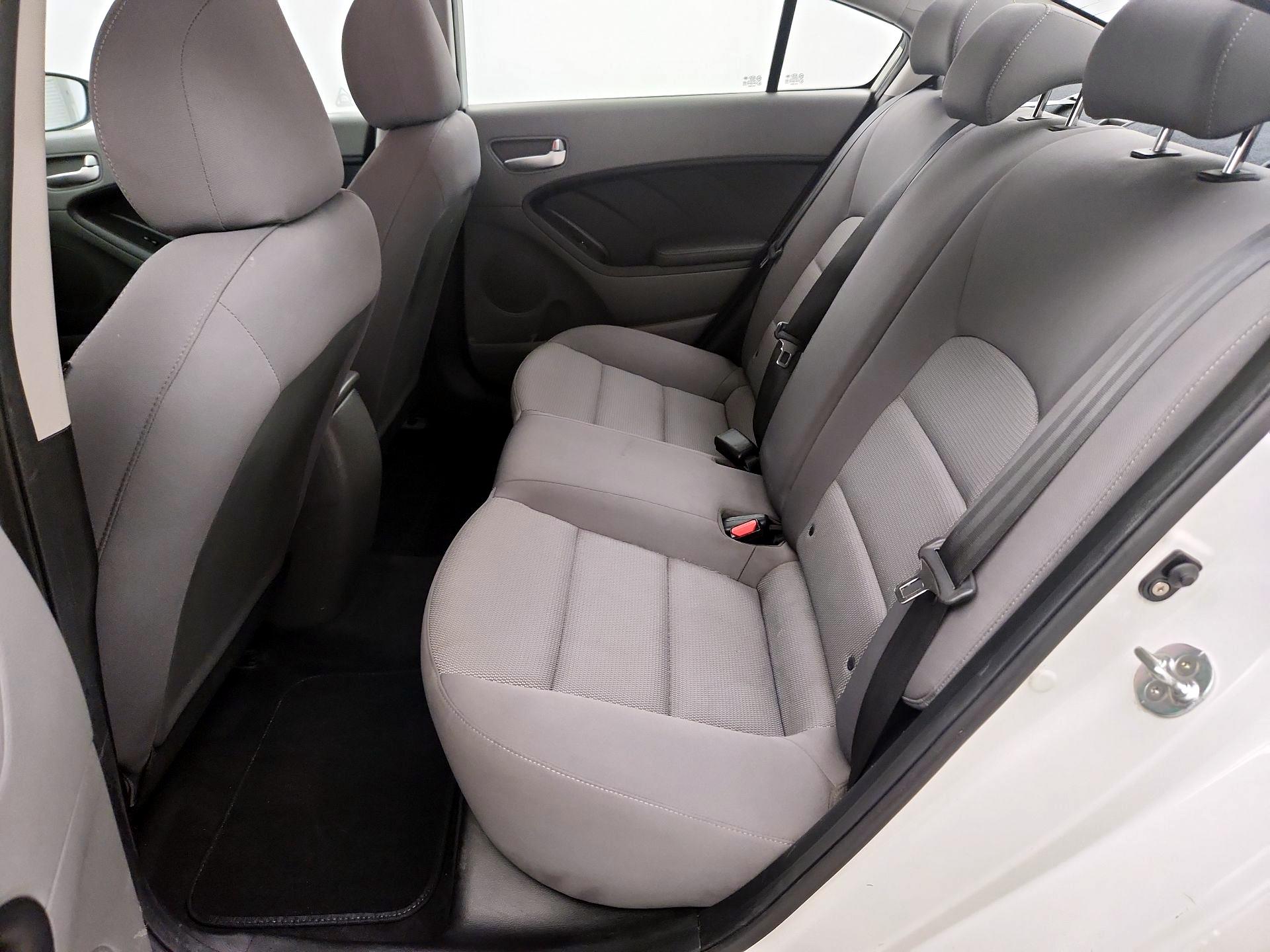 Thumbnail: 2017 Kia Forte - 18