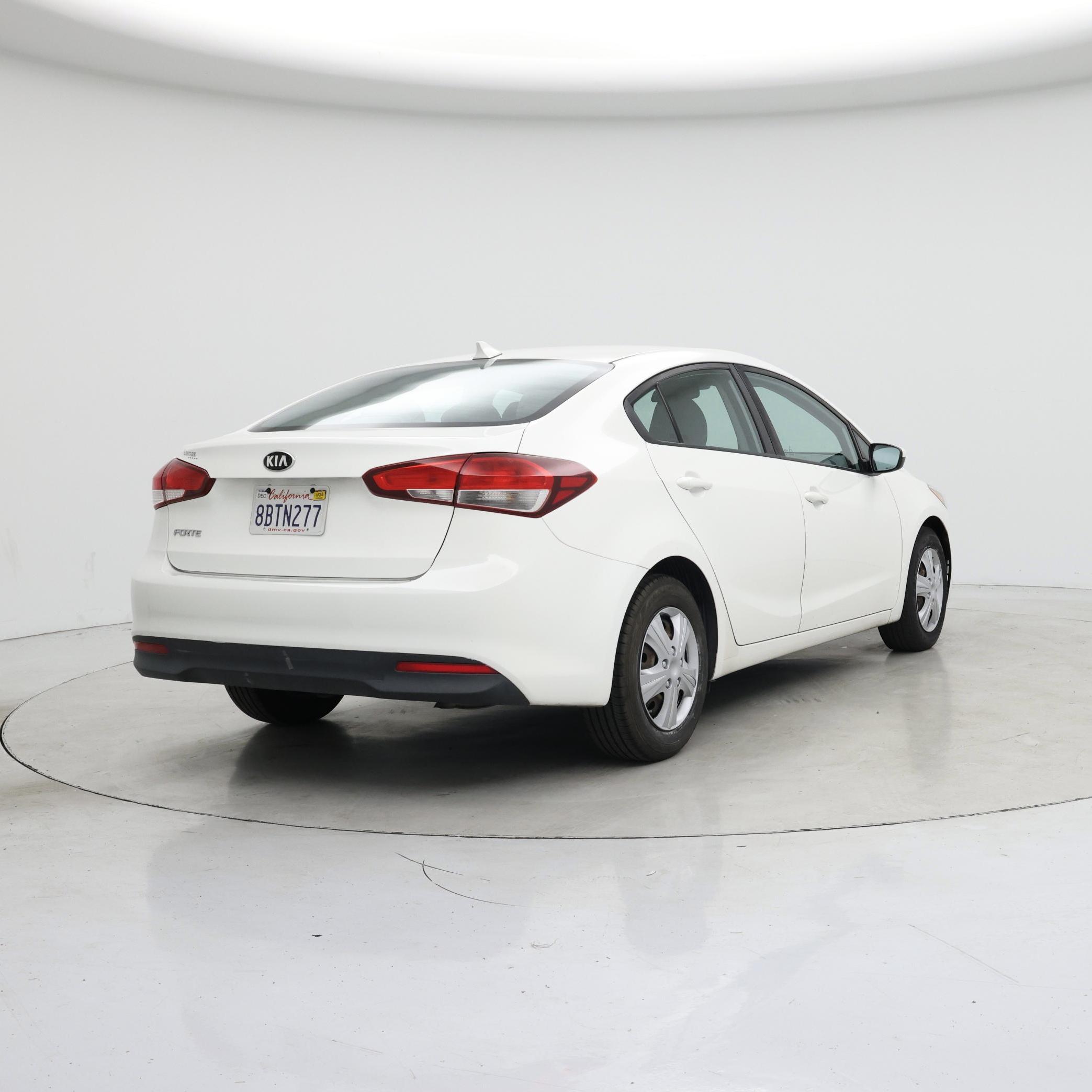 Thumbnail: 2017 Kia Forte - 8