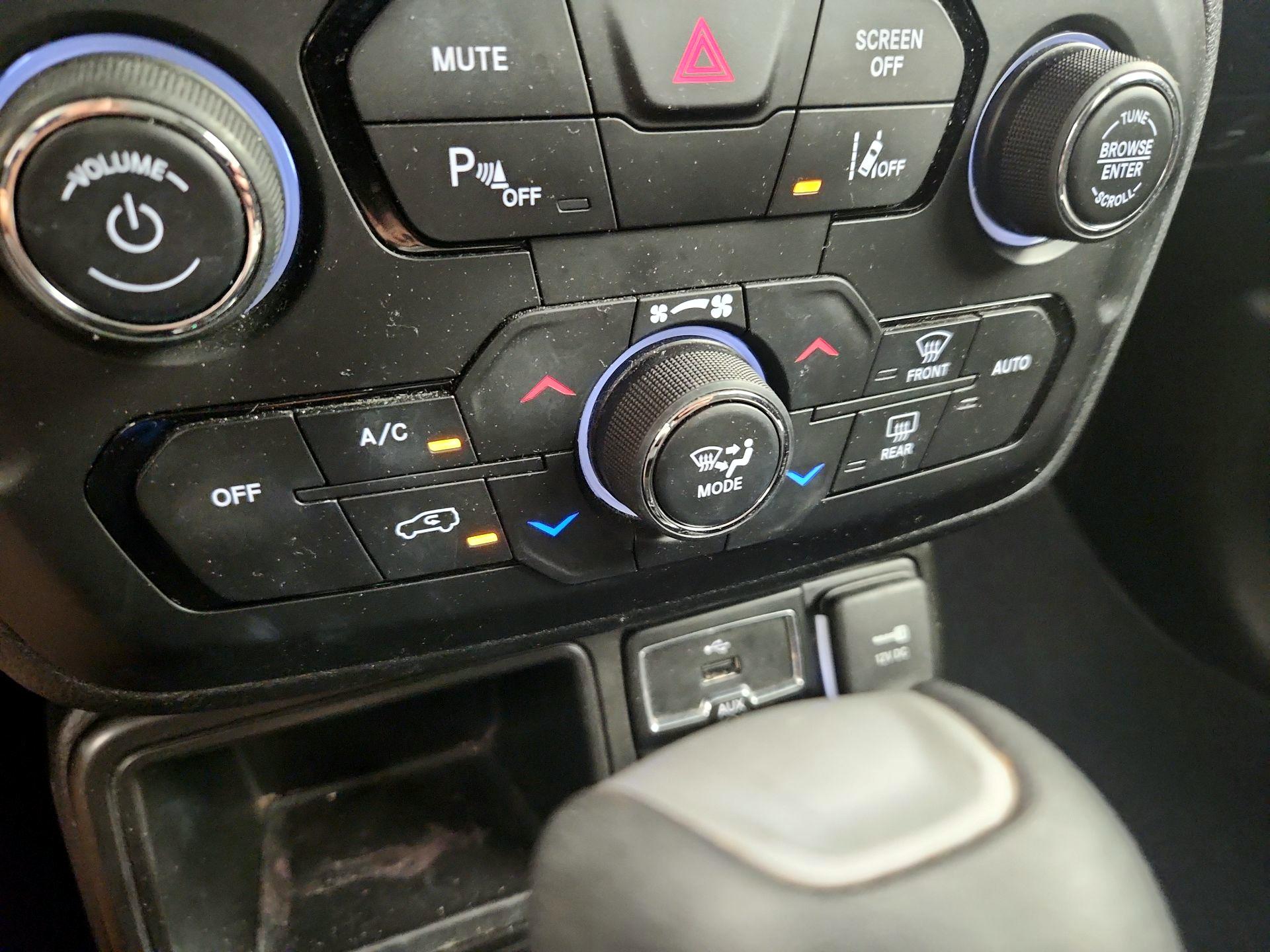 Thumbnail: 2018 Jeep Renegade - 16