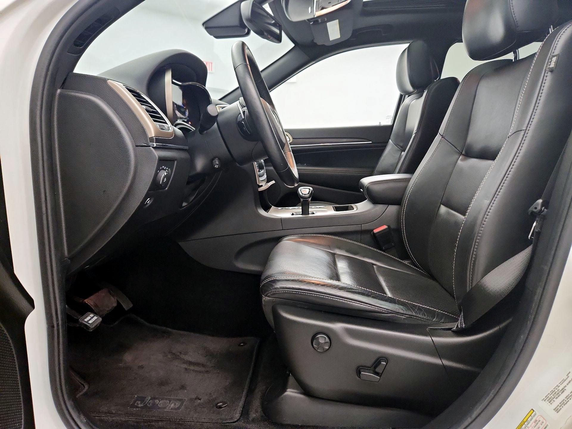 Thumbnail: 2015 Jeep Grand Cherokee - 11