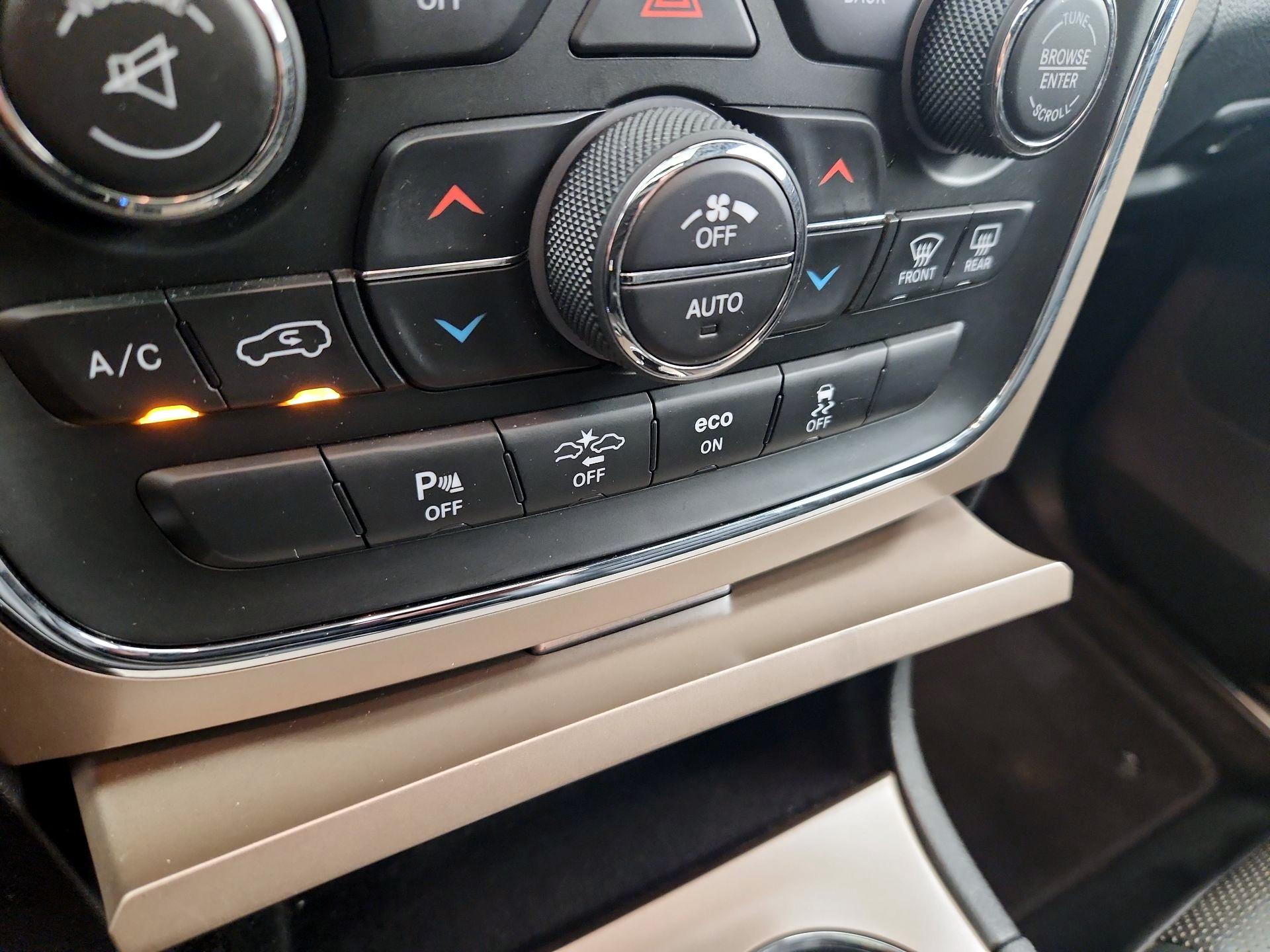 Thumbnail: 2015 Jeep Grand Cherokee - 17