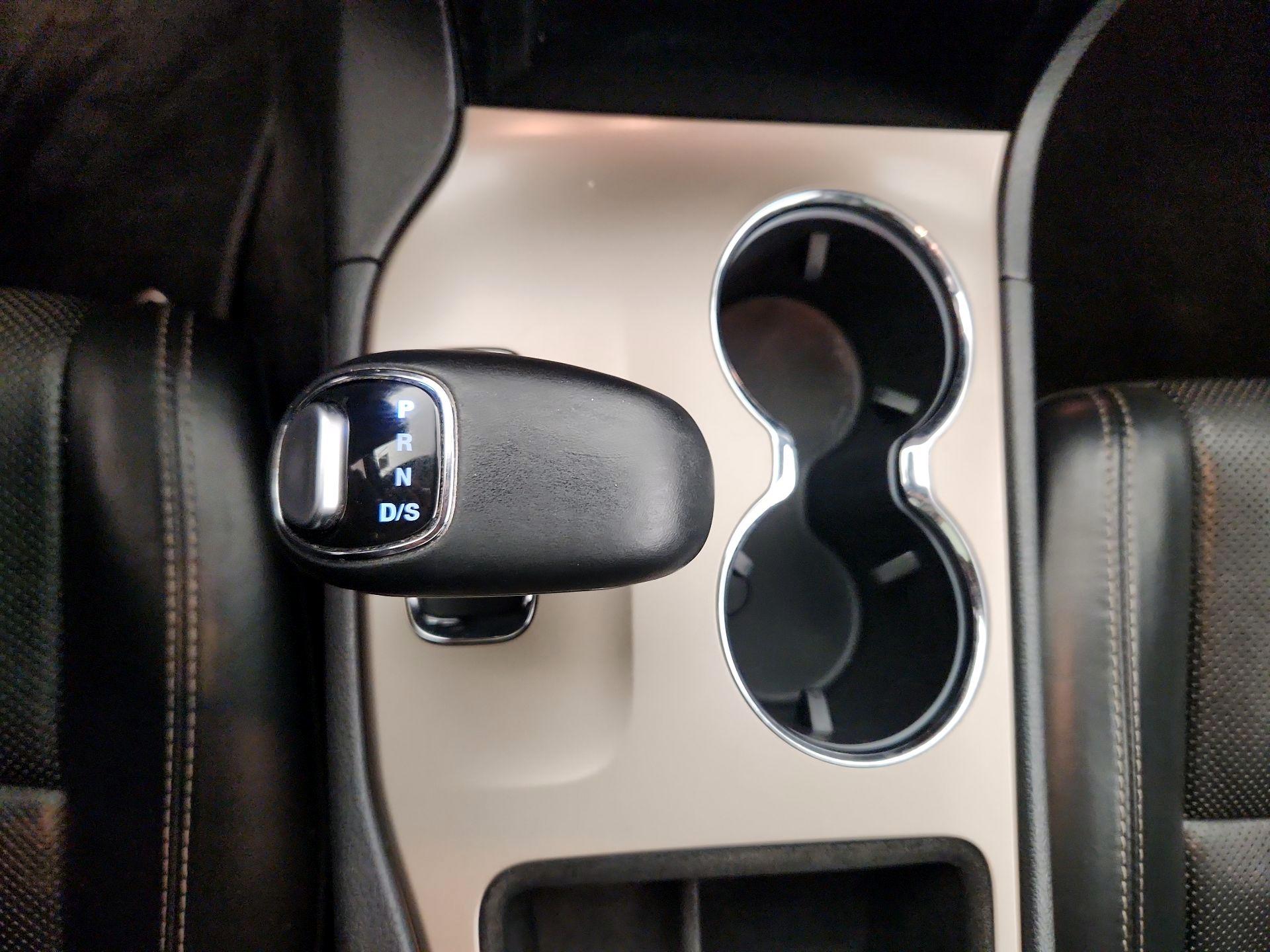 Thumbnail: 2015 Jeep Grand Cherokee - 18