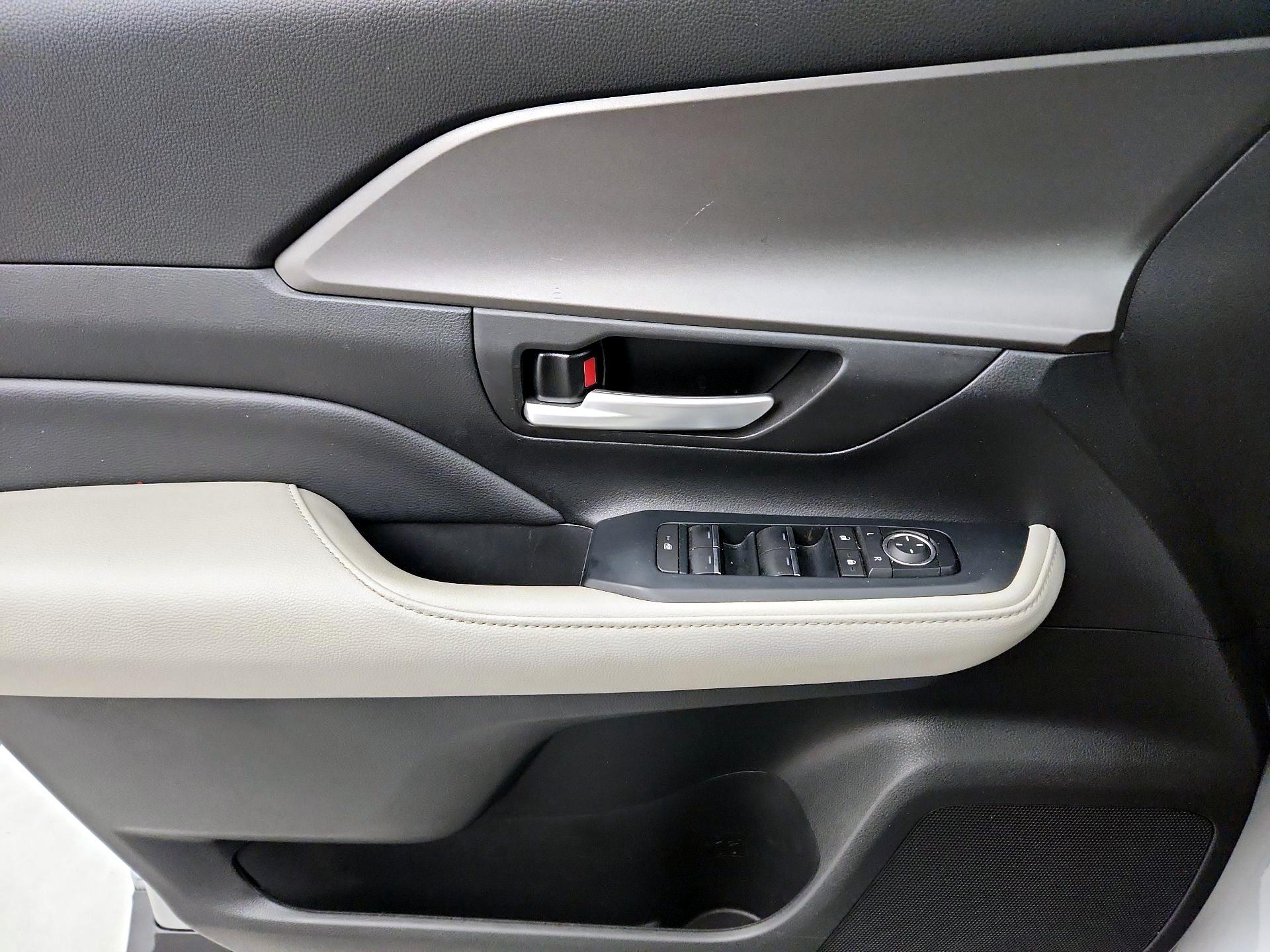 Thumbnail: 2024 Toyota Highlander - 12