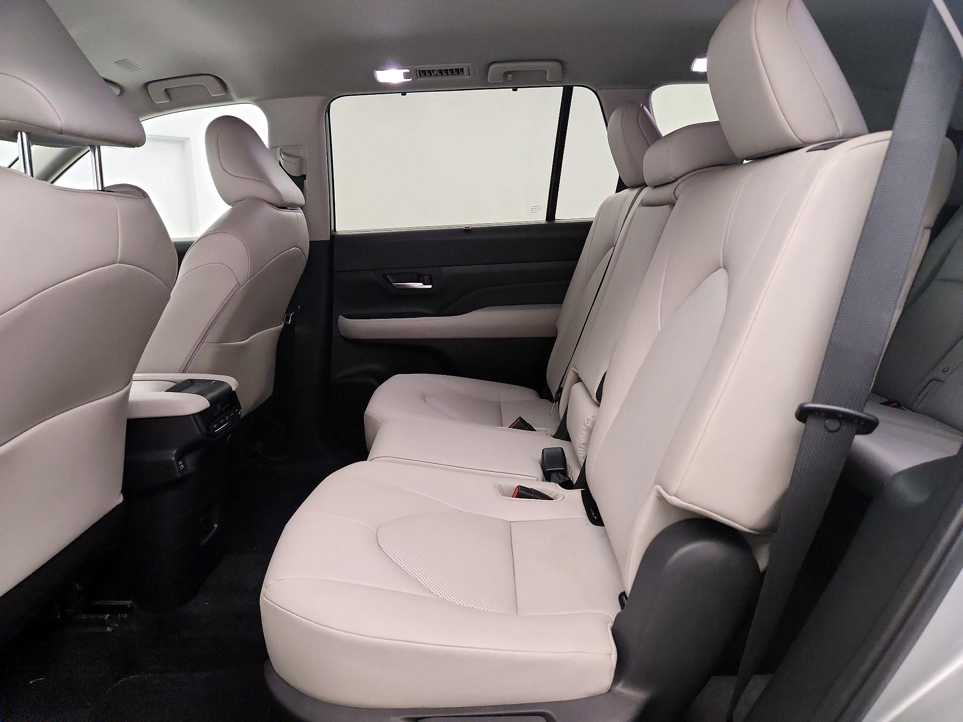 Thumbnail: 2024 Toyota Highlander - 19