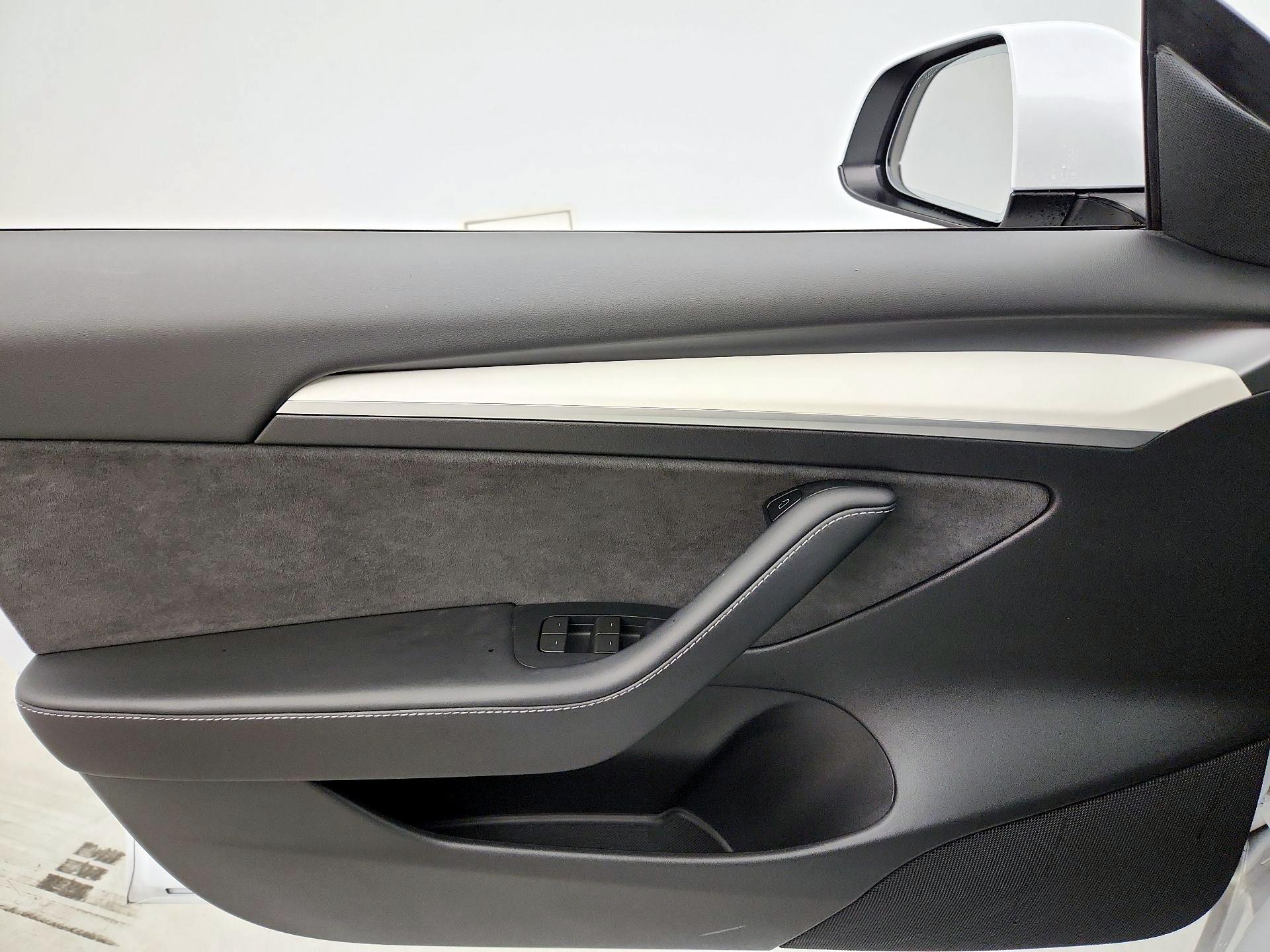 Thumbnail: 2023 Tesla Model 3 - 12