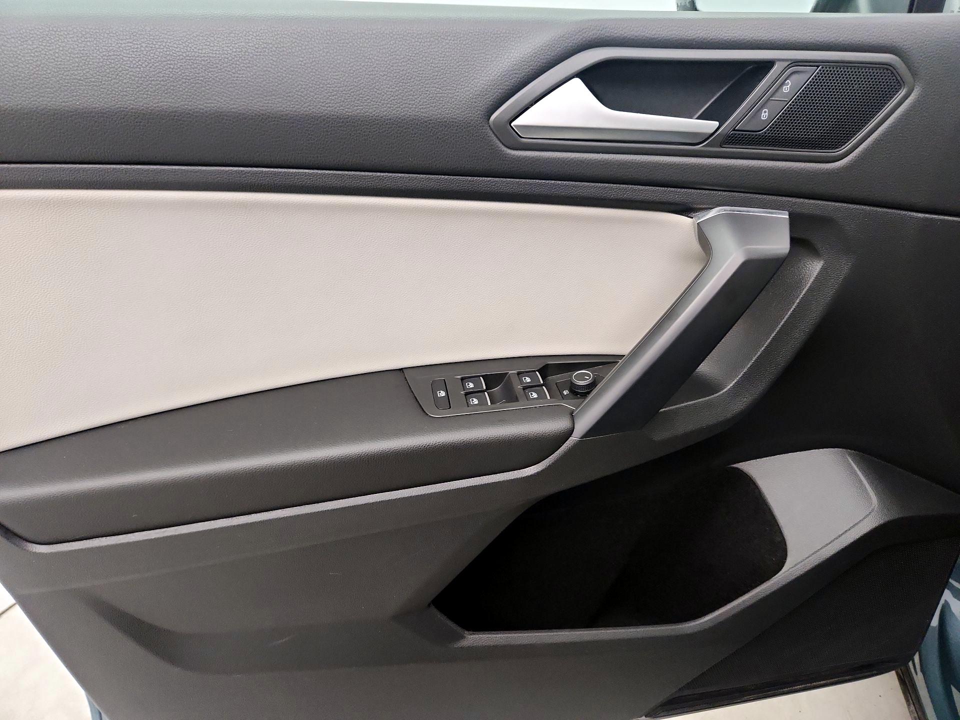 Thumbnail: 2021 Volkswagen Tiguan - 12
