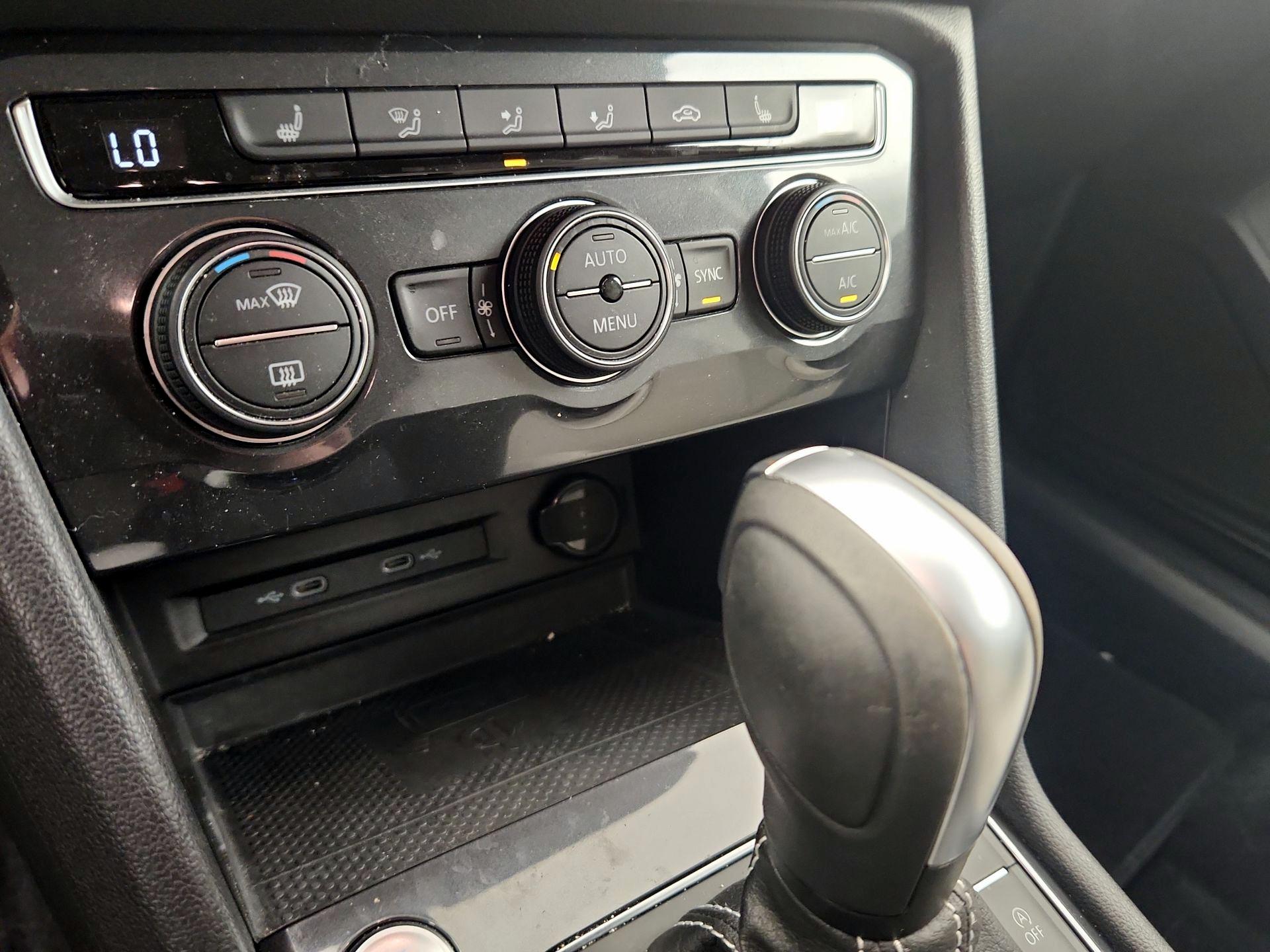 Thumbnail: 2021 Volkswagen Tiguan - 16