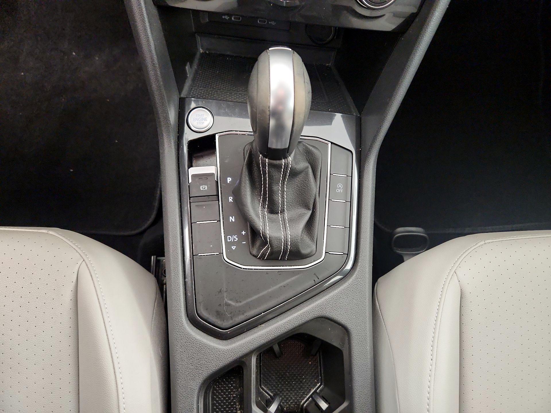 Thumbnail: 2021 Volkswagen Tiguan - 17