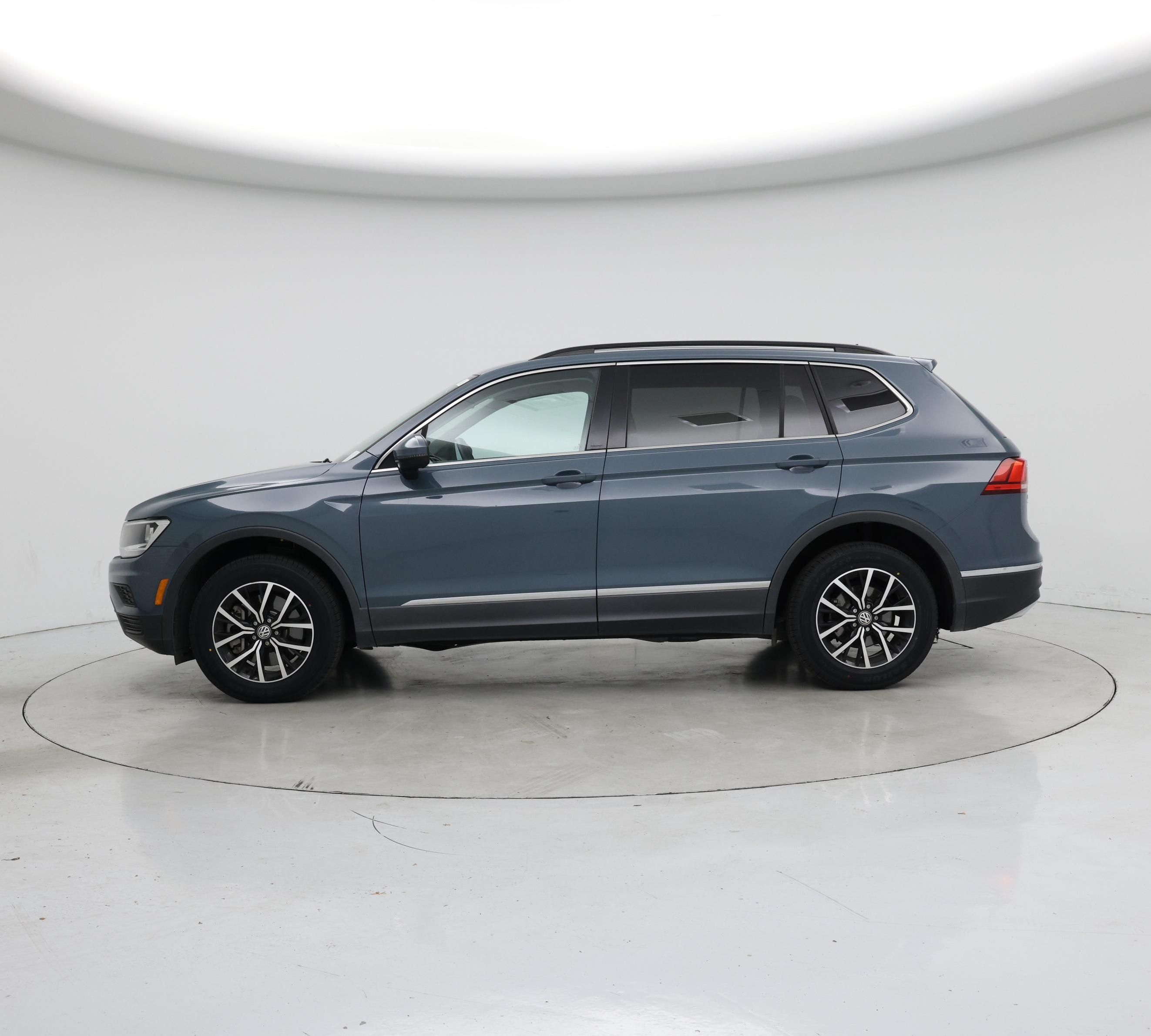 Thumbnail: 2021 Volkswagen Tiguan - 3